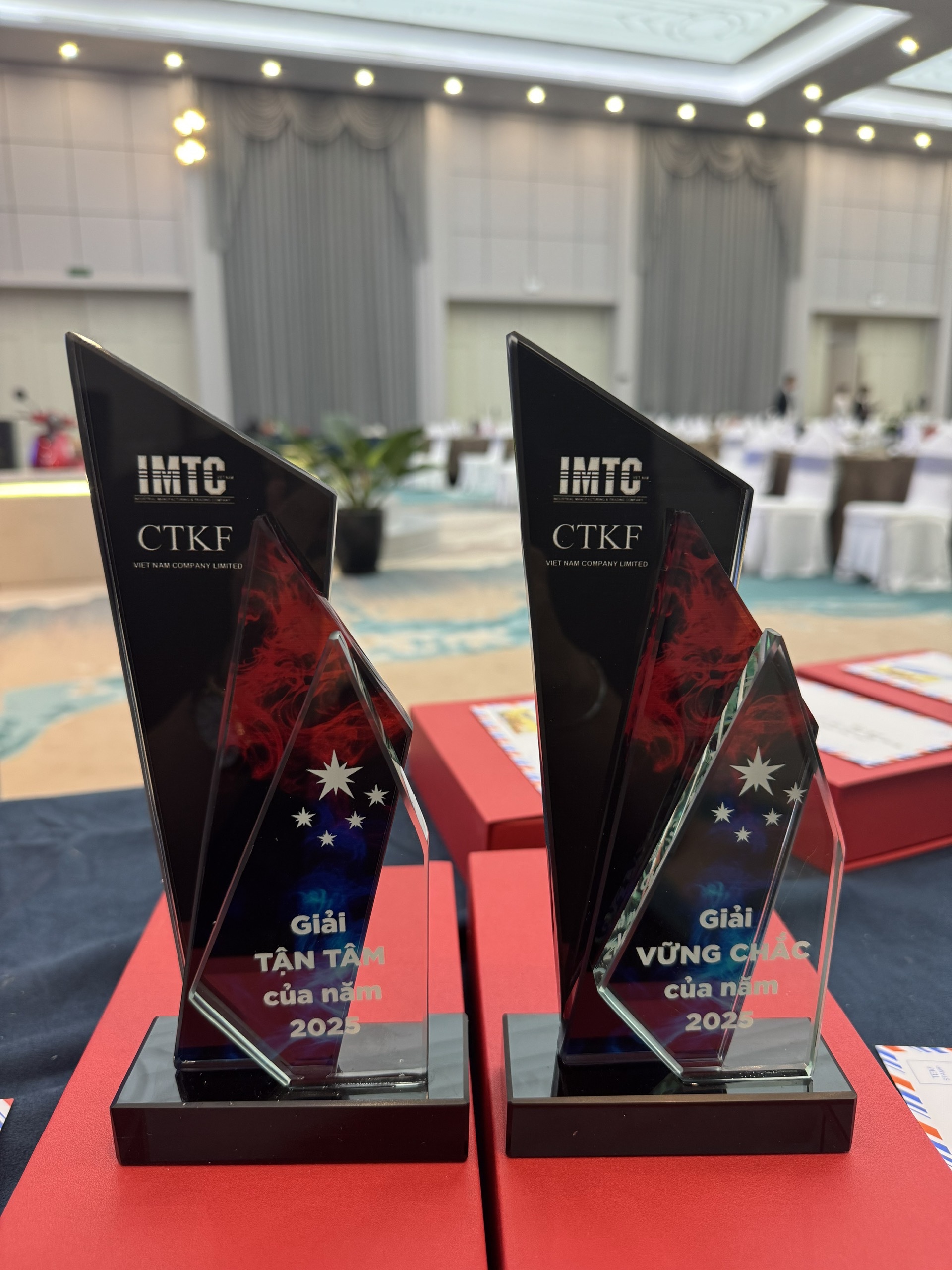 Cúp vinh danh pha lê 3 lớp_thumbnail_1