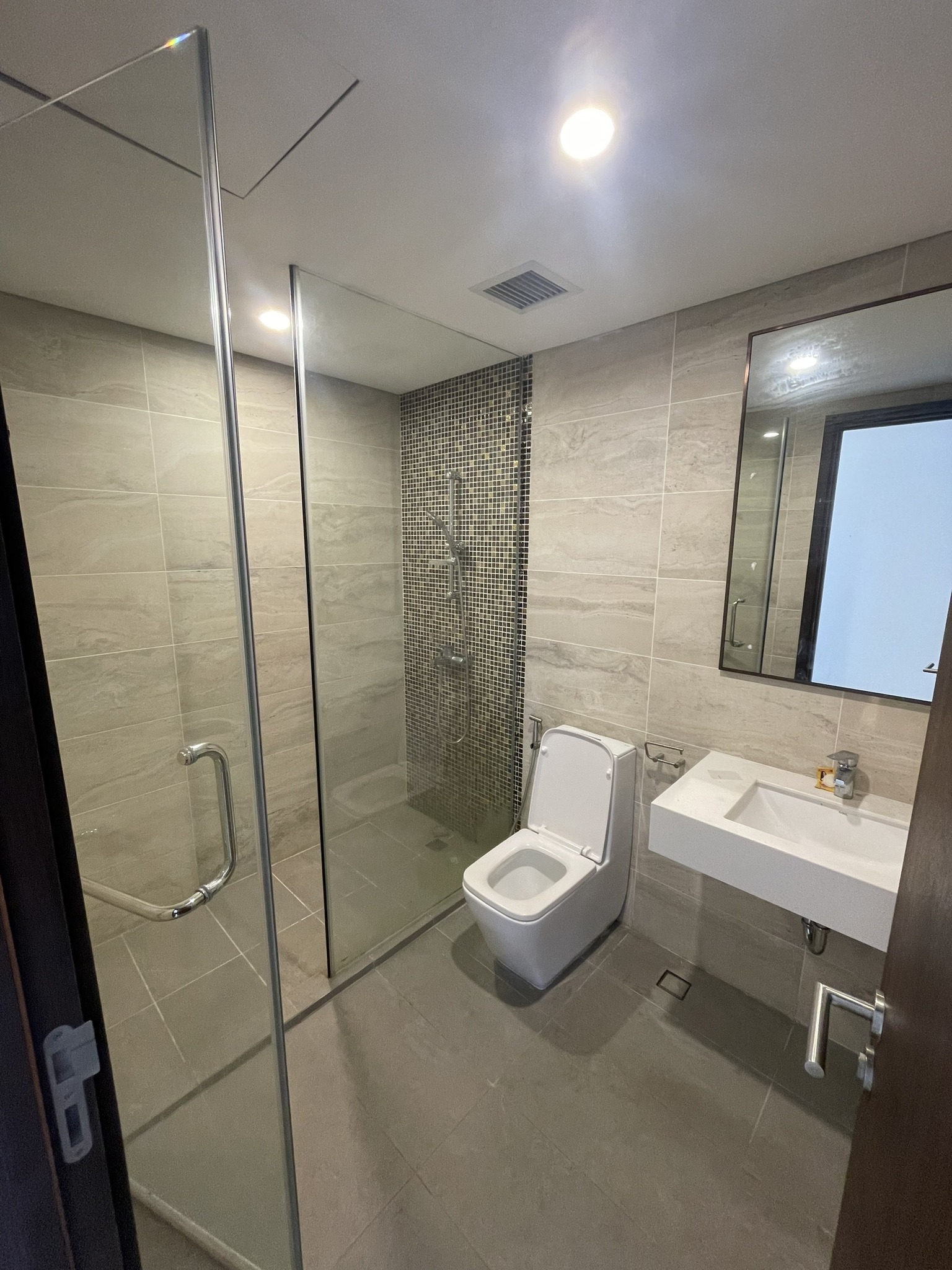 Cho thuê căn hộ 3 phòng ngủ, view sông trực diện, hướng mát cả ngày_thumbnail_5