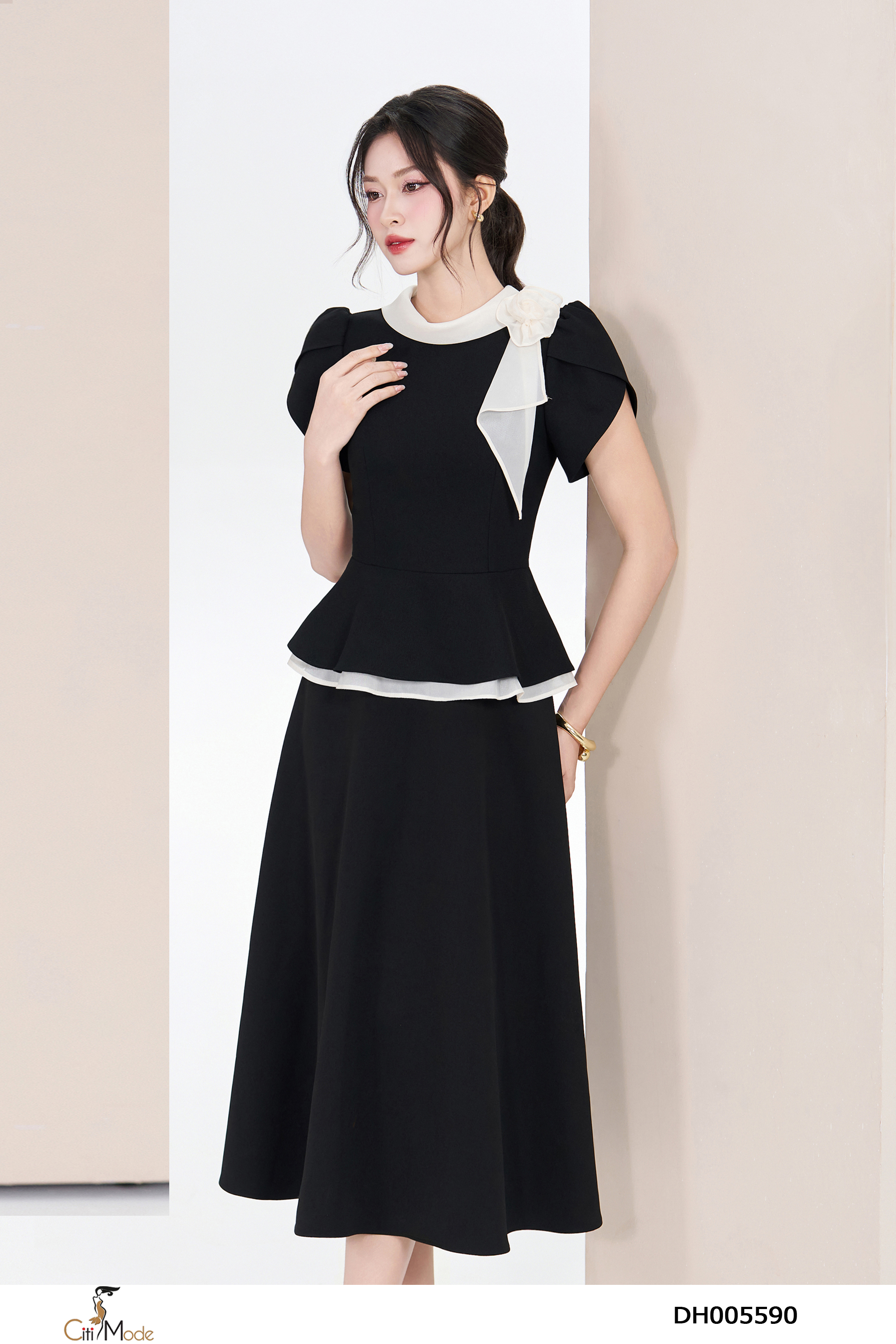 Đầm xòe đen peplum cổ phối hoa vai tay cách điệu