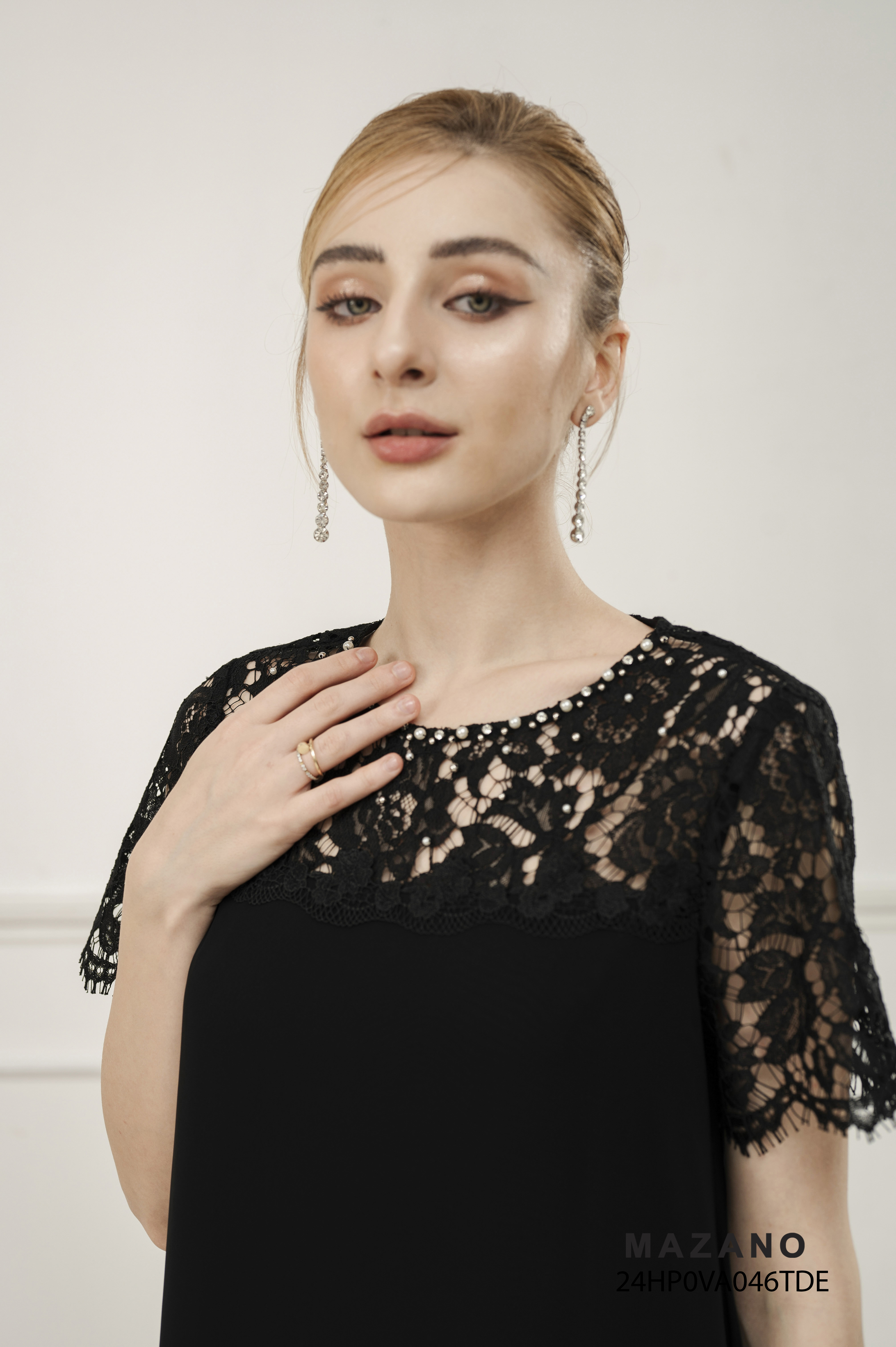 Váy Đầm suông A larer Vải voan mỏng Phối zen thêu Đính trang trí Cổ tròn Tay ngắn Dài qua gối_thumbnail_4