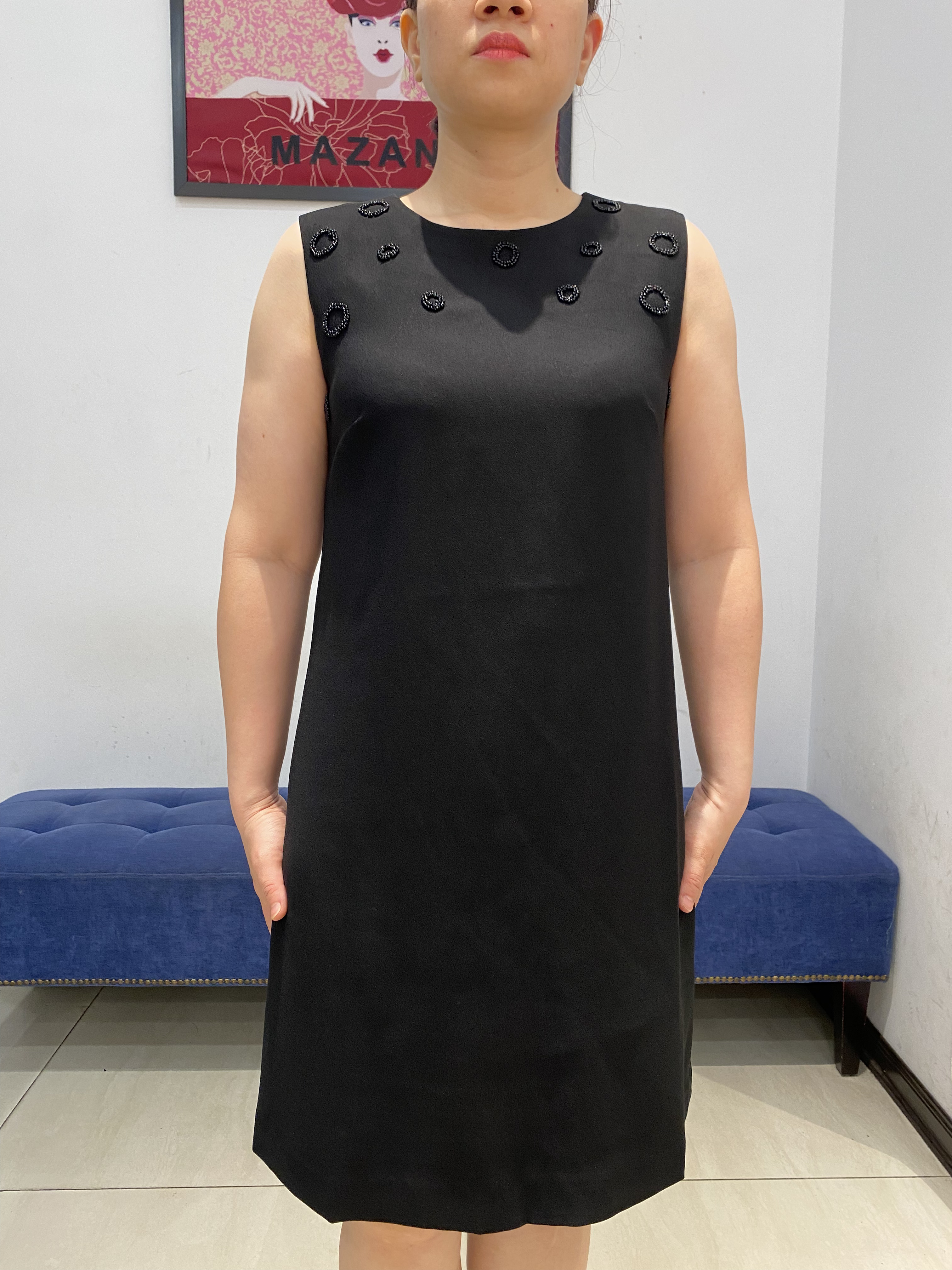 Đầm suông hè đen sát nách