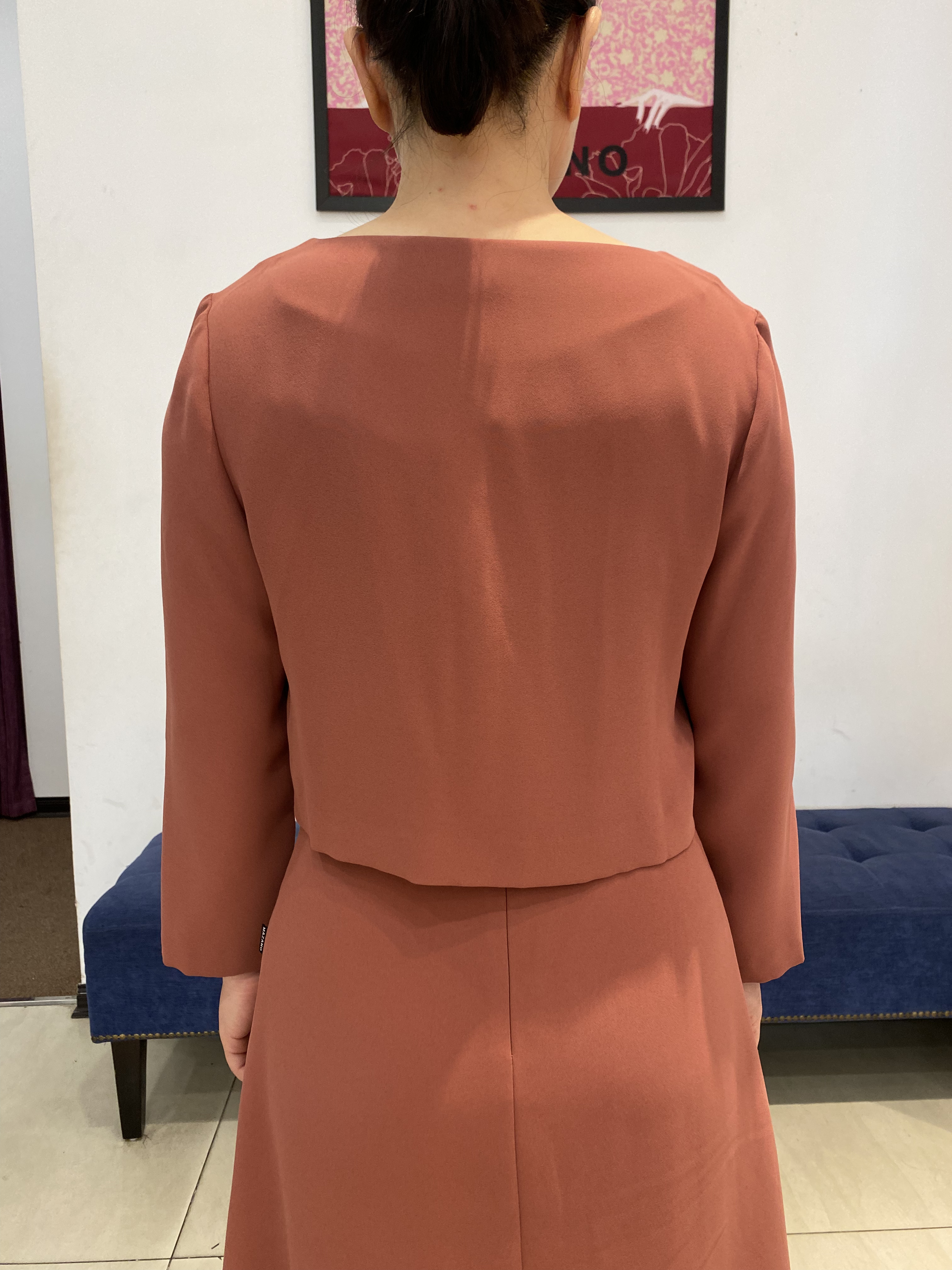 Áo nâu croptop dài tay cổ tròn_thumbnail_5