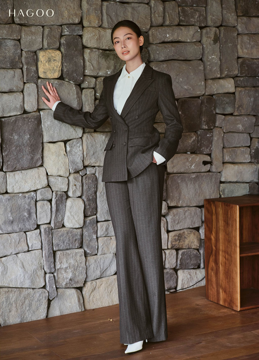 Blazer kẻ sọc ôm hai hàng khuy HAGOO Elite