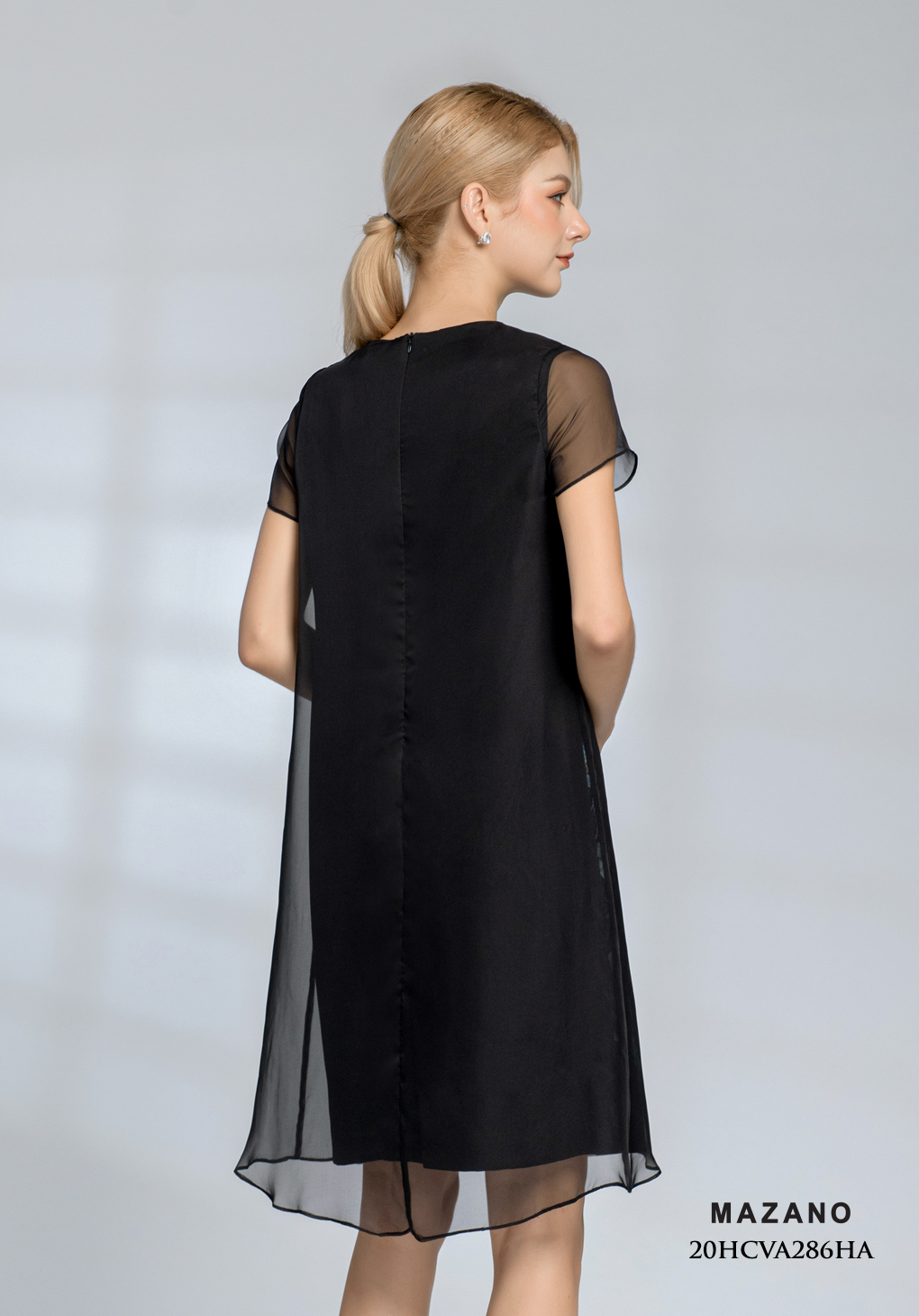 Đầm đen phủ họa tiết suông A đính hạt_thumbnail_3