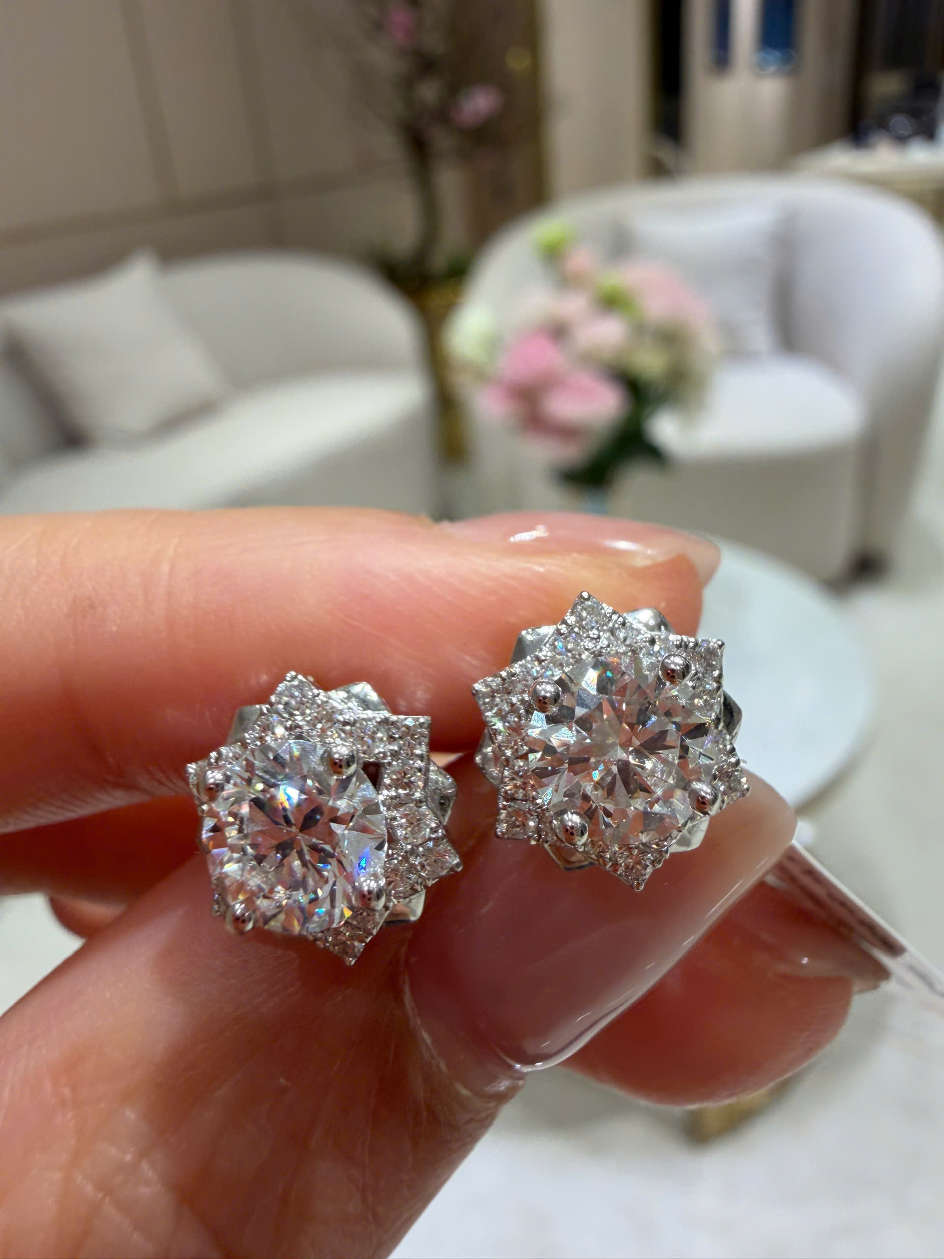 Đôi hoa tai chủ 6.3li D GIA Vỏ 14k full tấm 1.4li _thumbnail_3