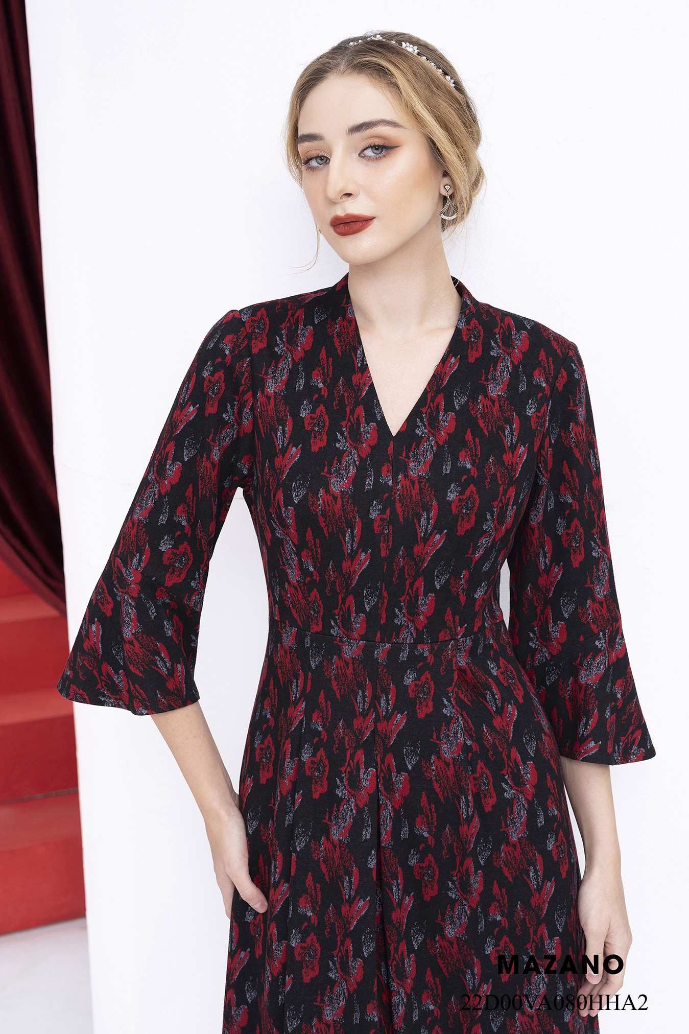 Đầm len họa tiết tay loe rủ cổ leo_thumbnail_2