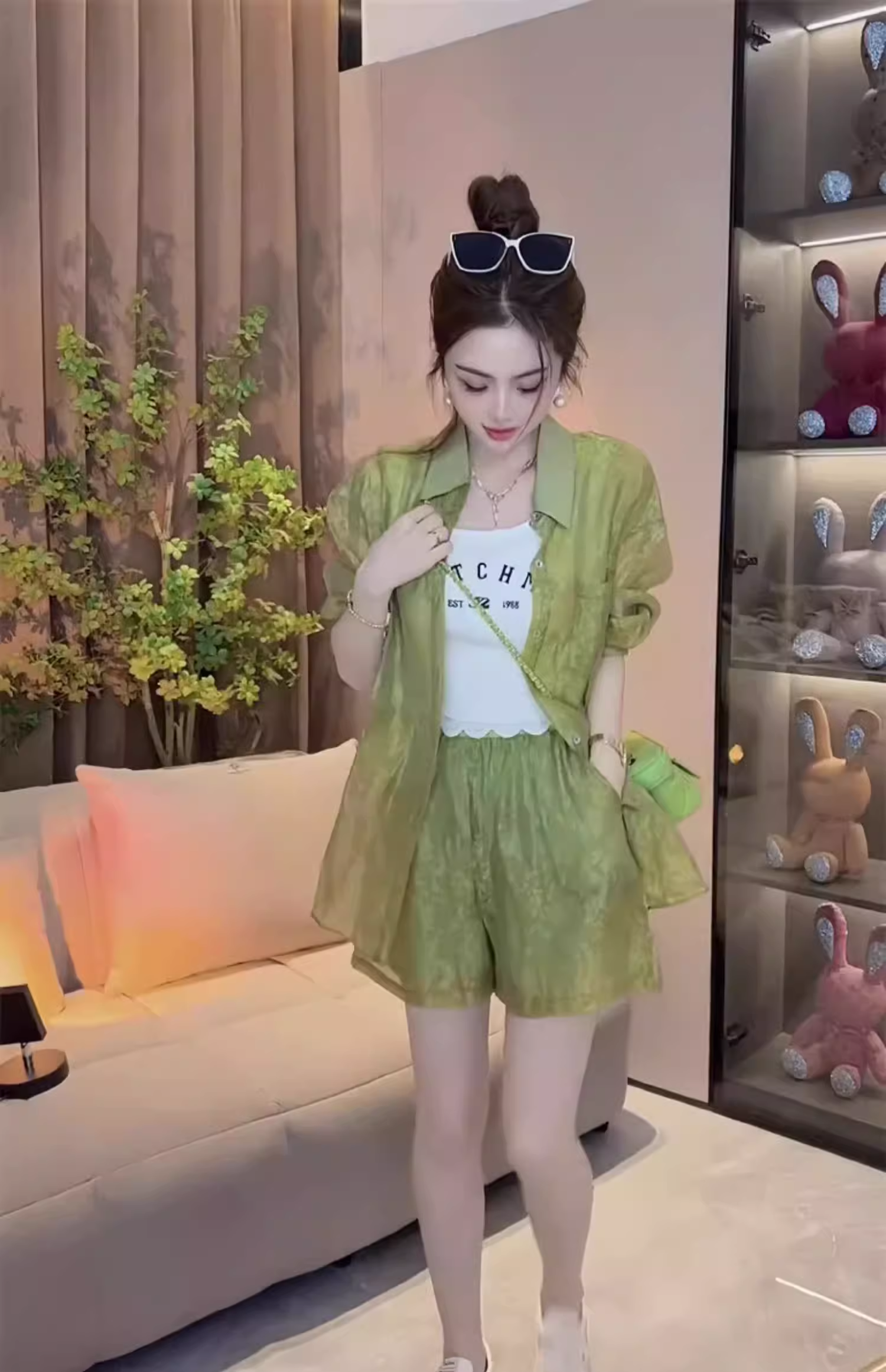 16640- Set bộ áo sơ mi kèm  quần sọt màu xanh bơ ( voan tơ, lót)