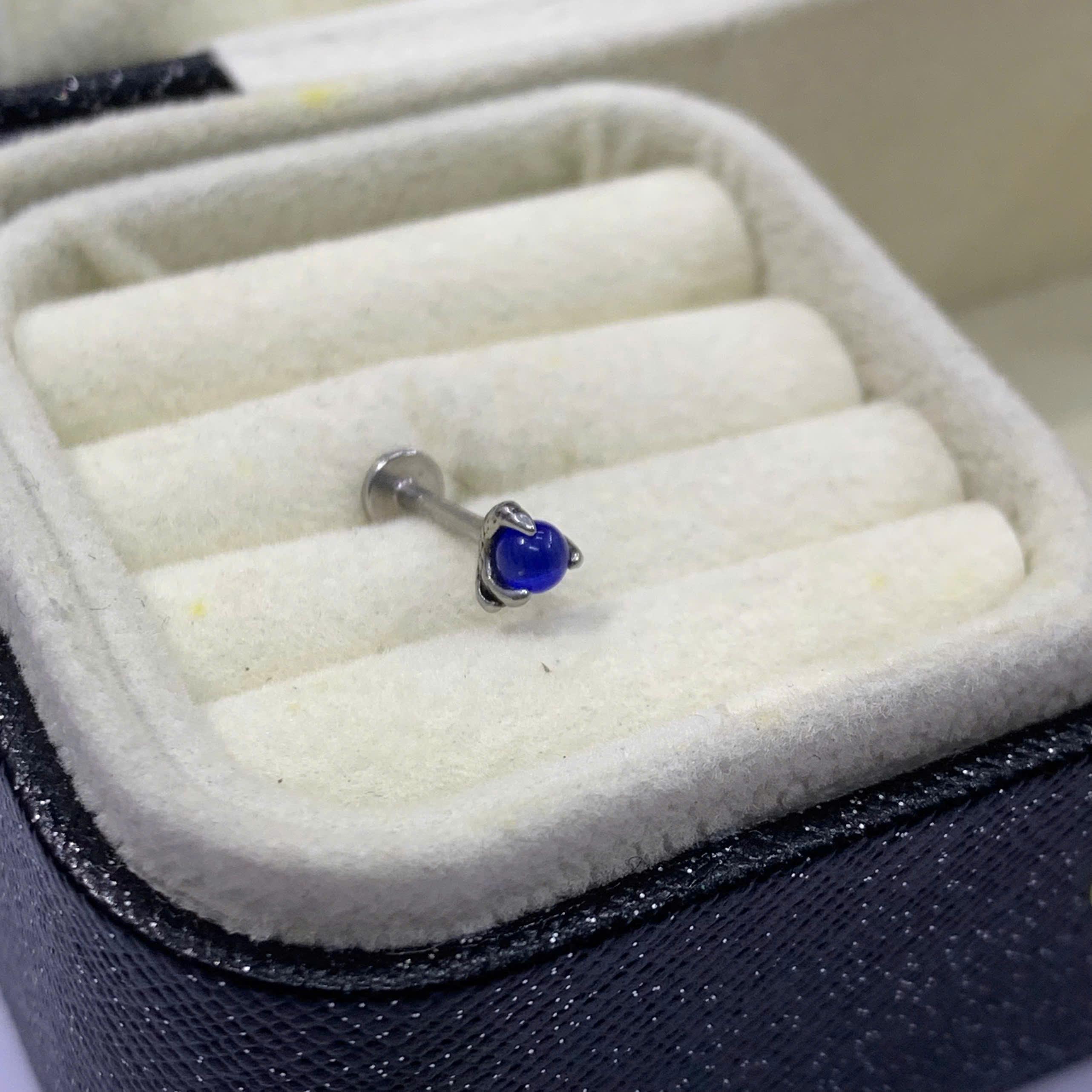 Khuyên kiểu đá opal xanh móng rồng dẹt