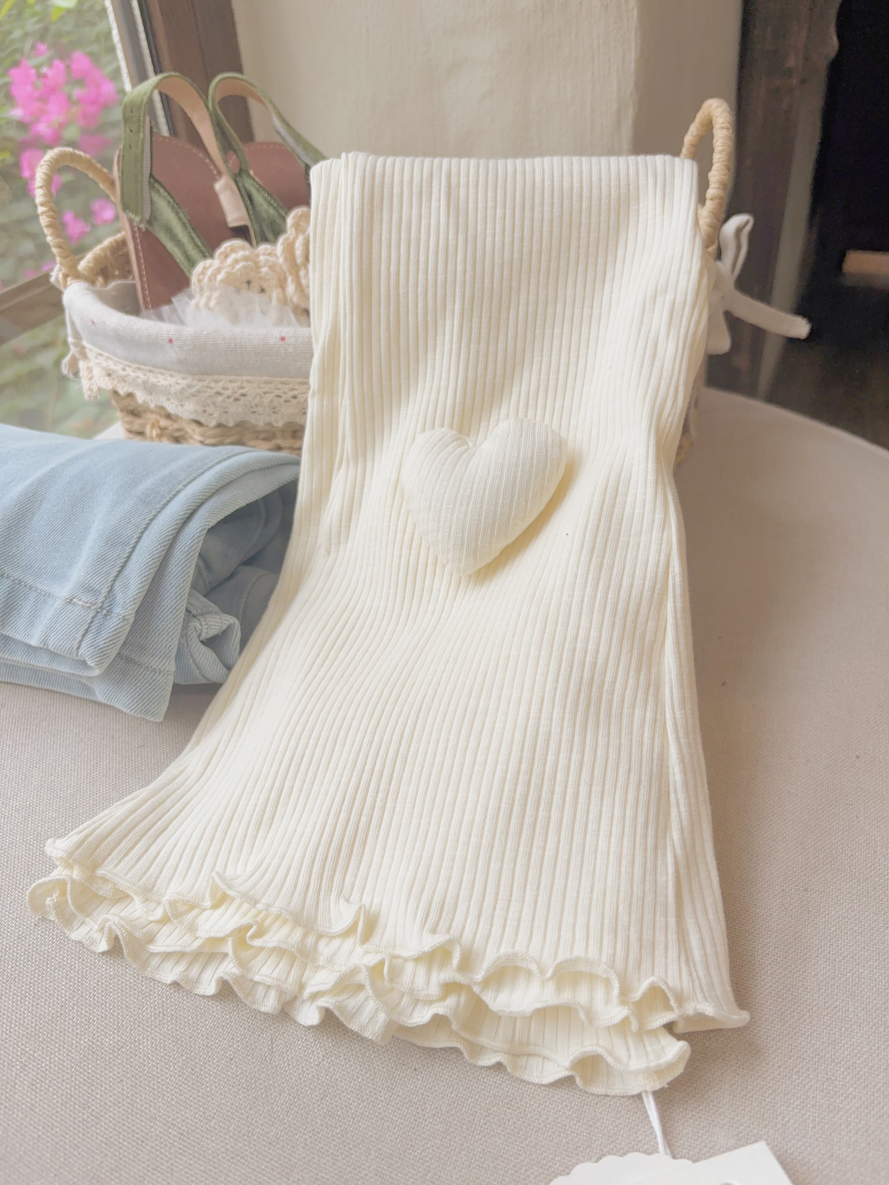 (H60) Quần thun tăm đính nơ trắng kem ống loe hãng Seven