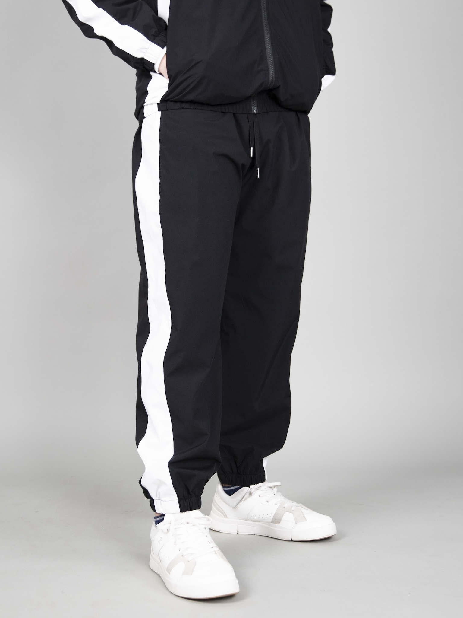 Quần gió 2 lớp đen phối sọc trắng_thumbnail_2