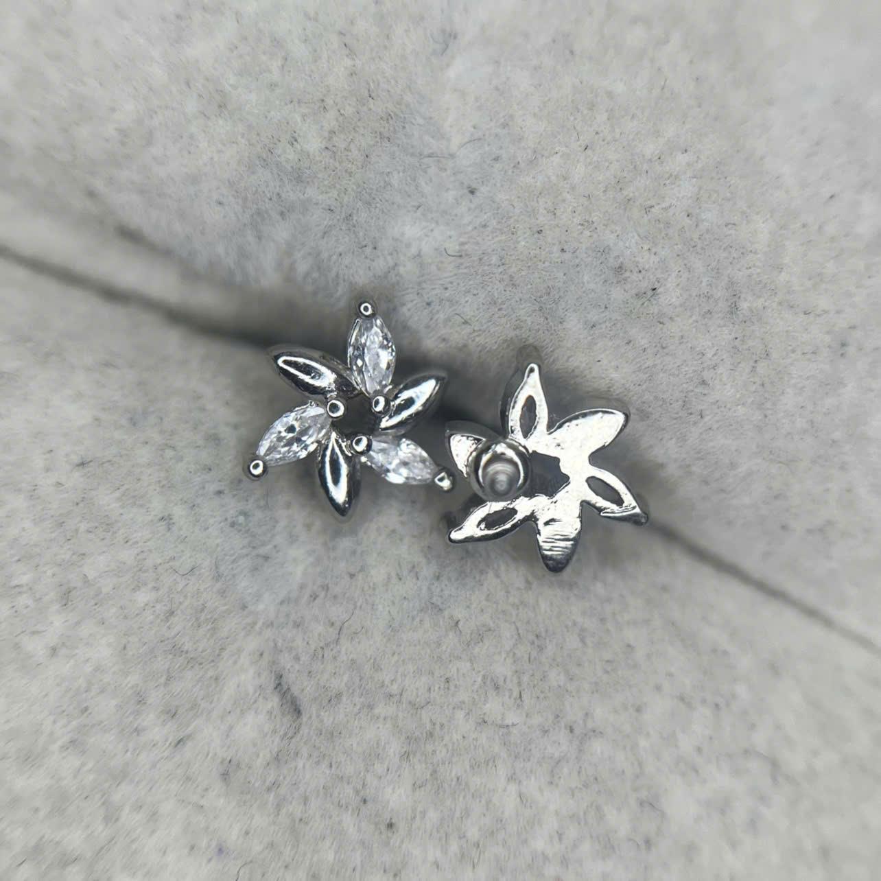 Charm cấy thép y tế hoa 6 cánh thân 1.2._thumbnail_2