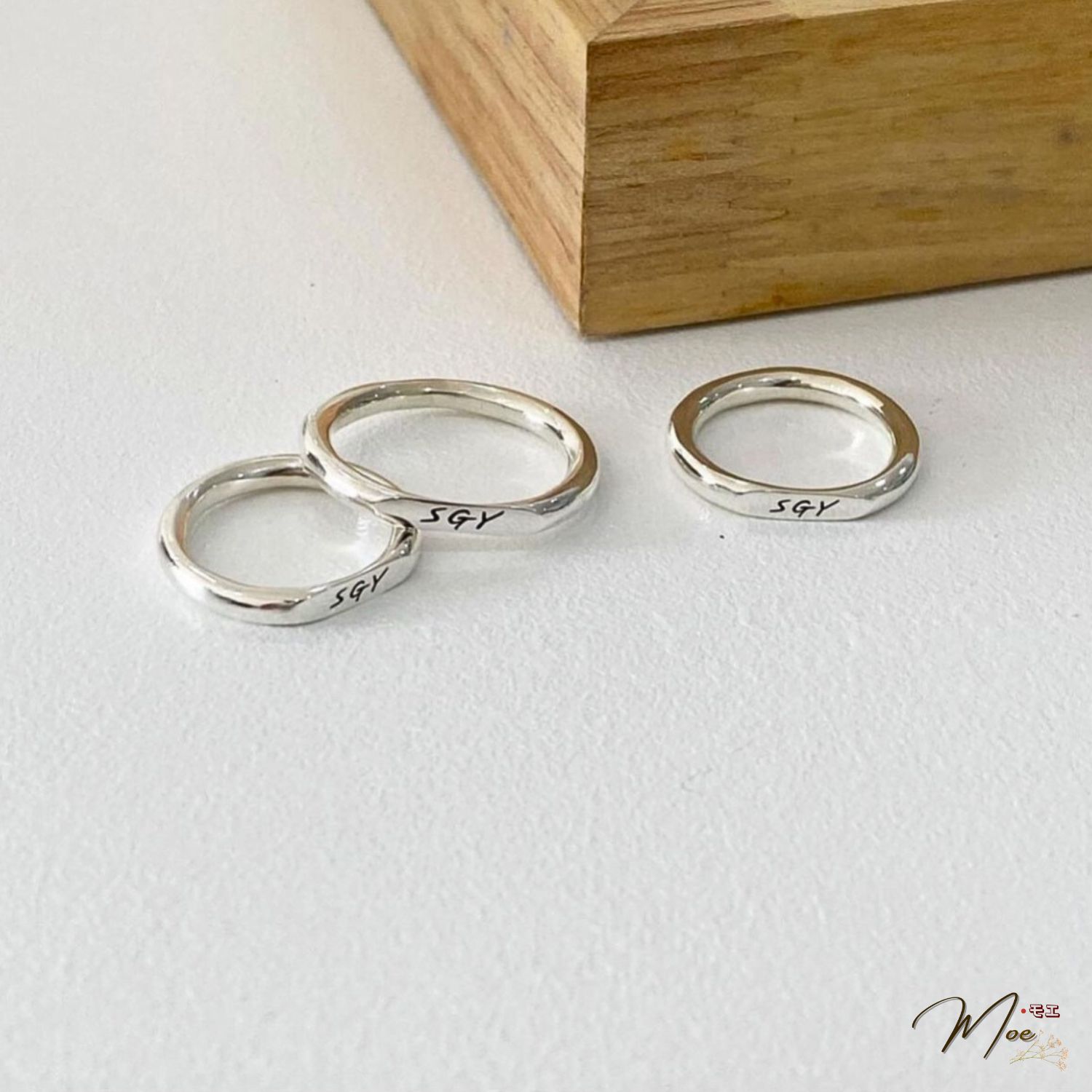 ĐN82 - Nhẫn đôi trơn mặt vát cá tính khắc tên theo yêu cầu_thumbnail_1