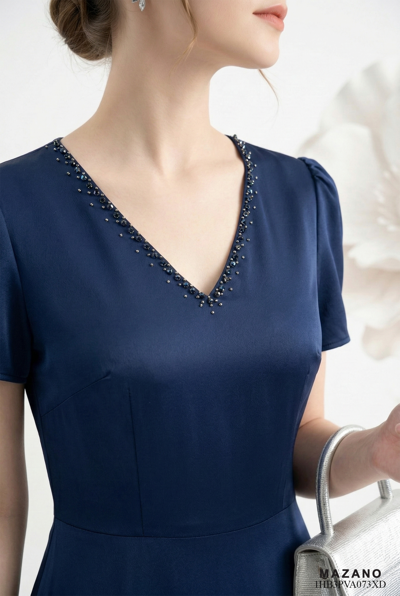 Đầm vải lụa dày xanh tím than dáng ôm chân rủ cổ V đính đá trang trí tay ngắn thiết kế MAZANO_thumbnail_4