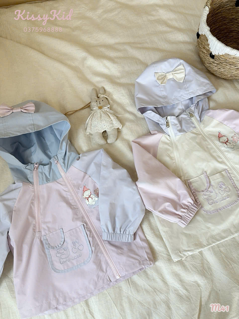 (M41) Áo khoác gió mũ đính nơ hoạ tiết cún trắng Uecc Heyduck_thumbnail_0