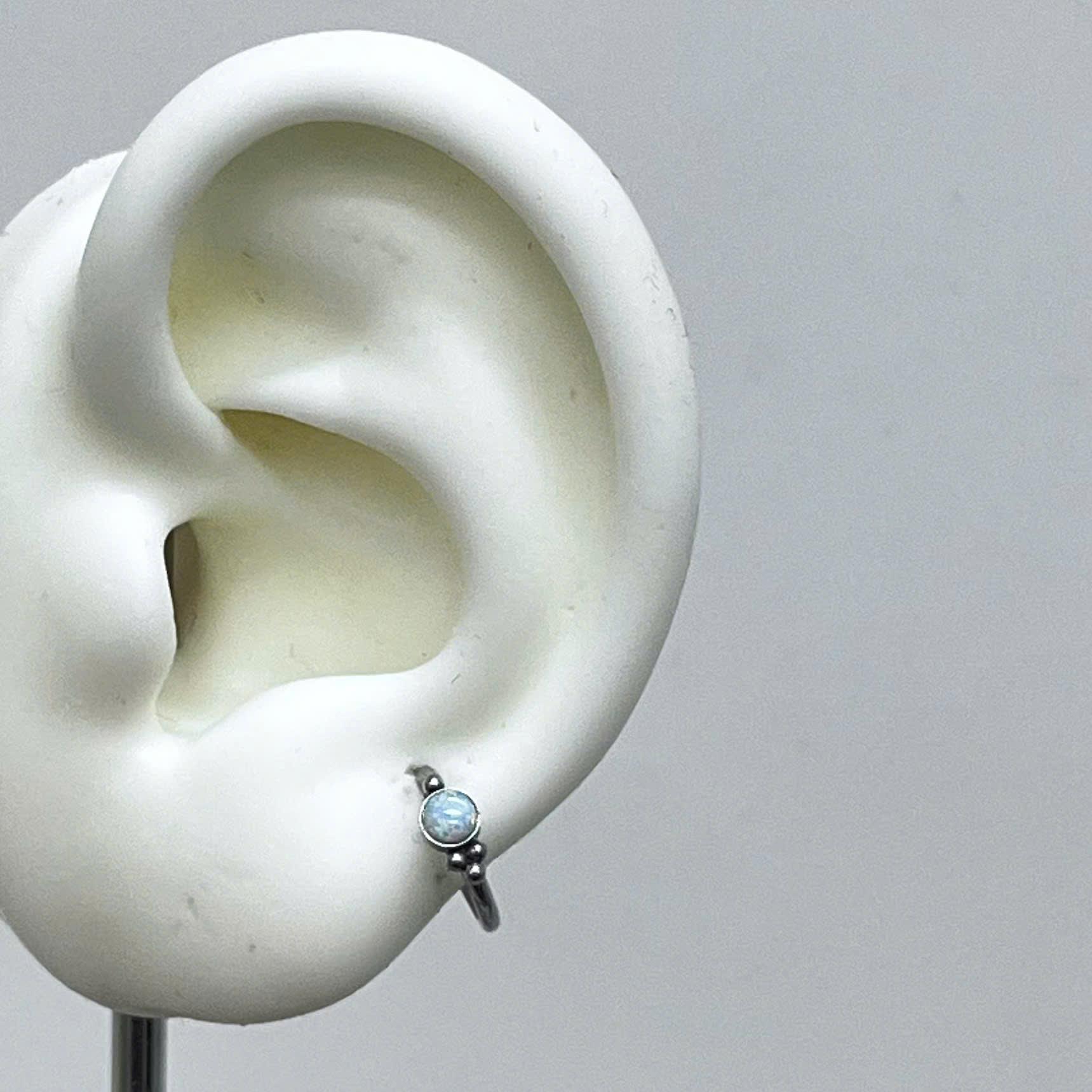 bật khớp kiểu đá opal xanh trắng đính bi sắt nhỏ tam giác 8mm_thumbnail_1