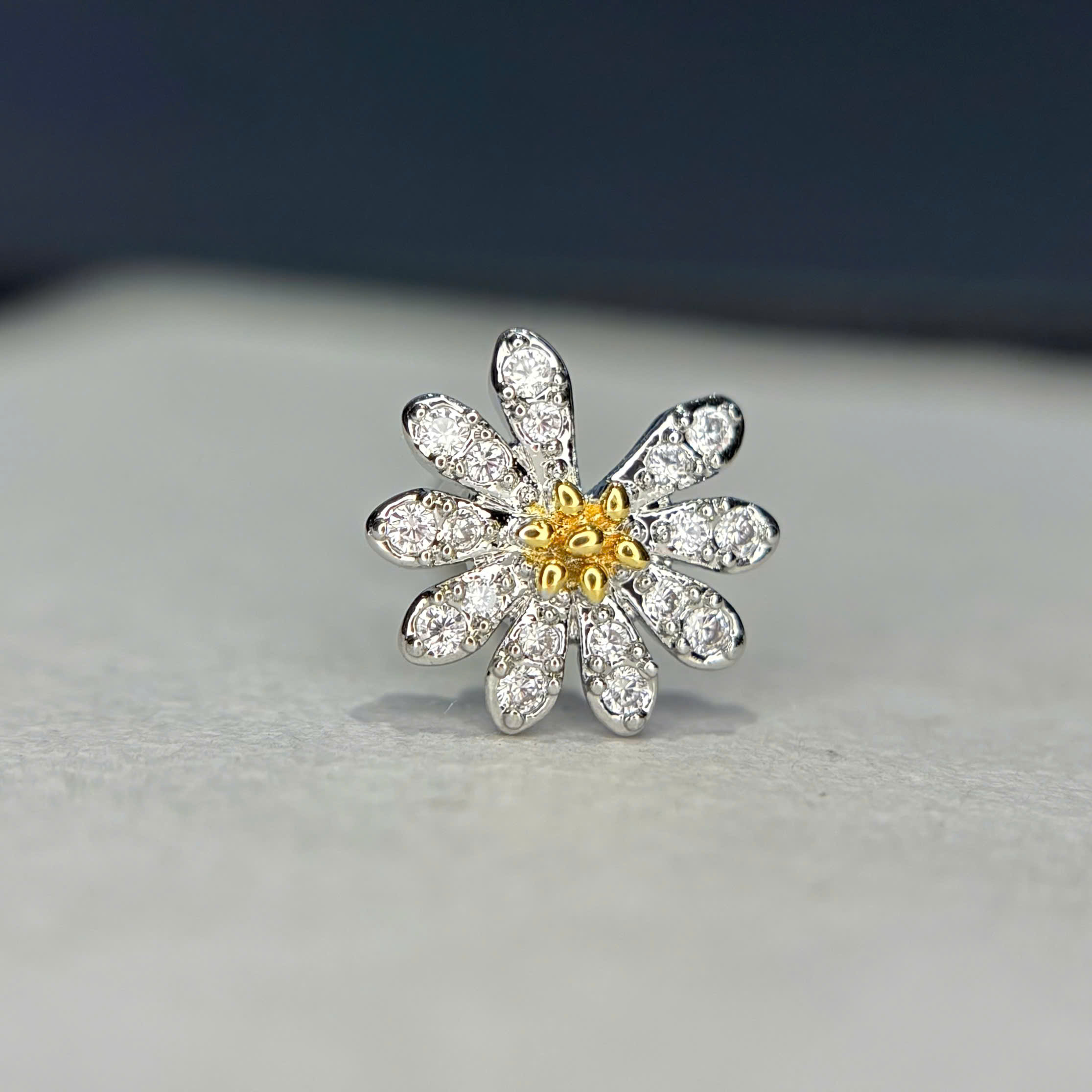 Khuyên kiểu hoa cúc 9 lá bi