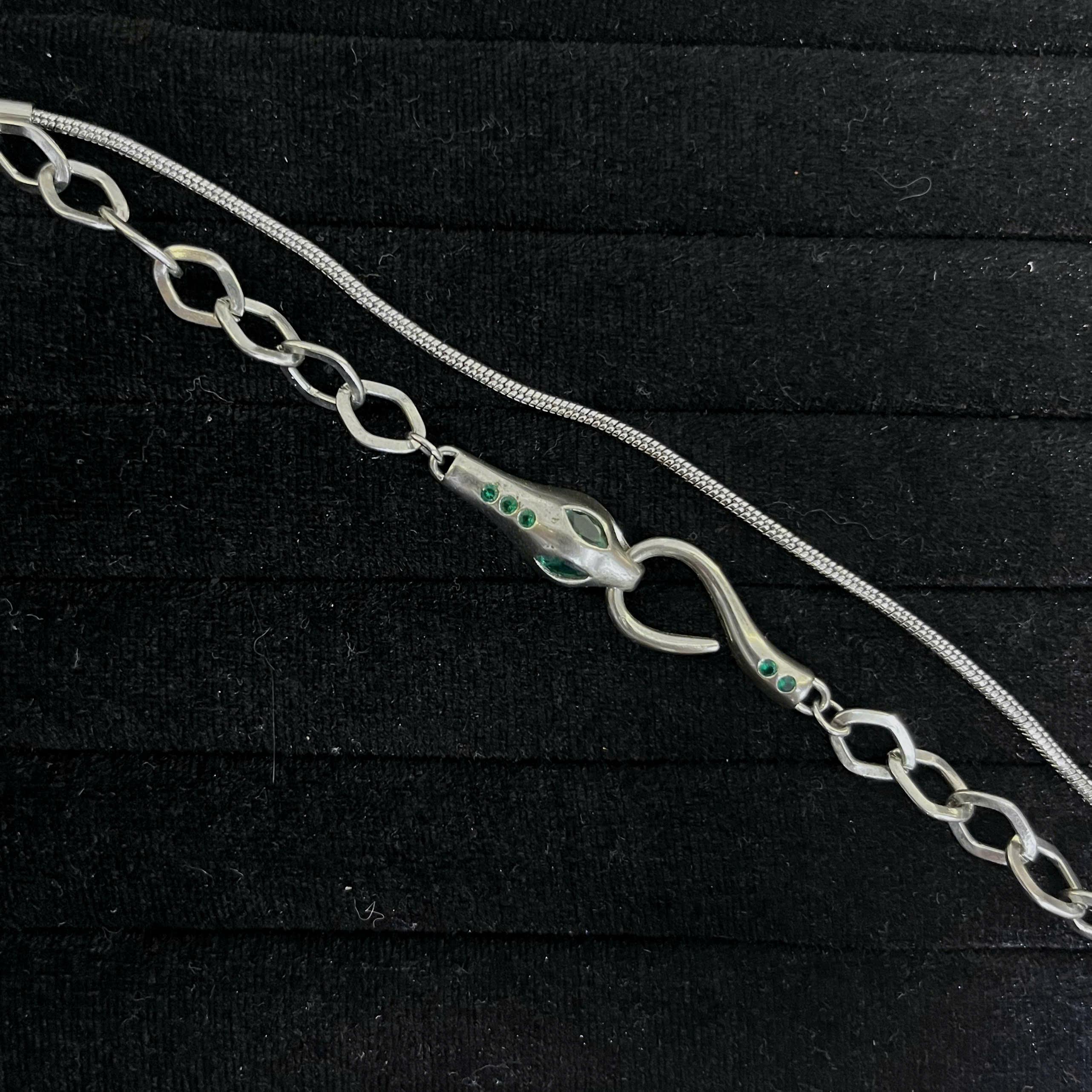 Vòng tay con rắn mắt xanh