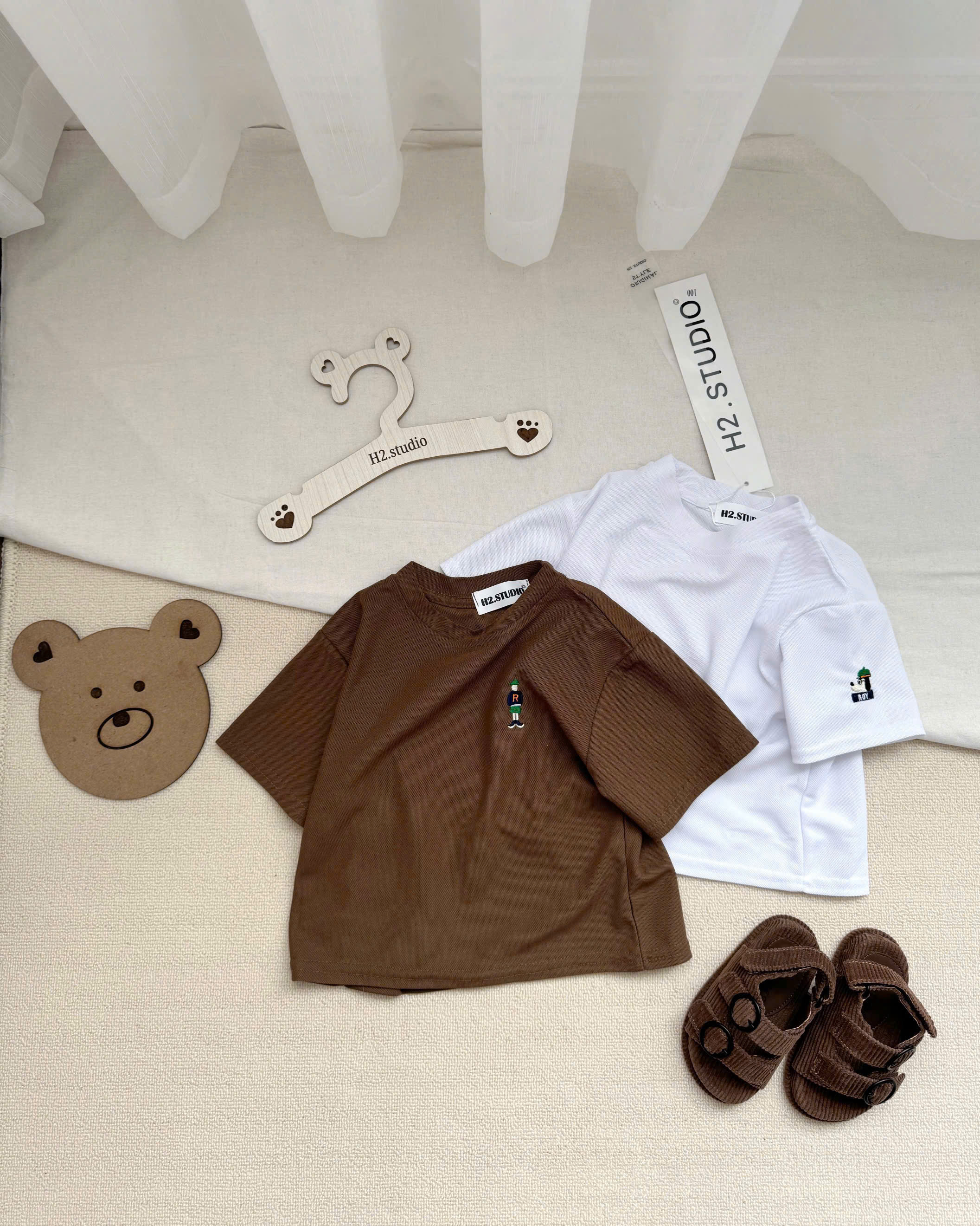C45 SET 2 ÁO TRẮNG VÀ NÂU H2 STUDIO - A106.211