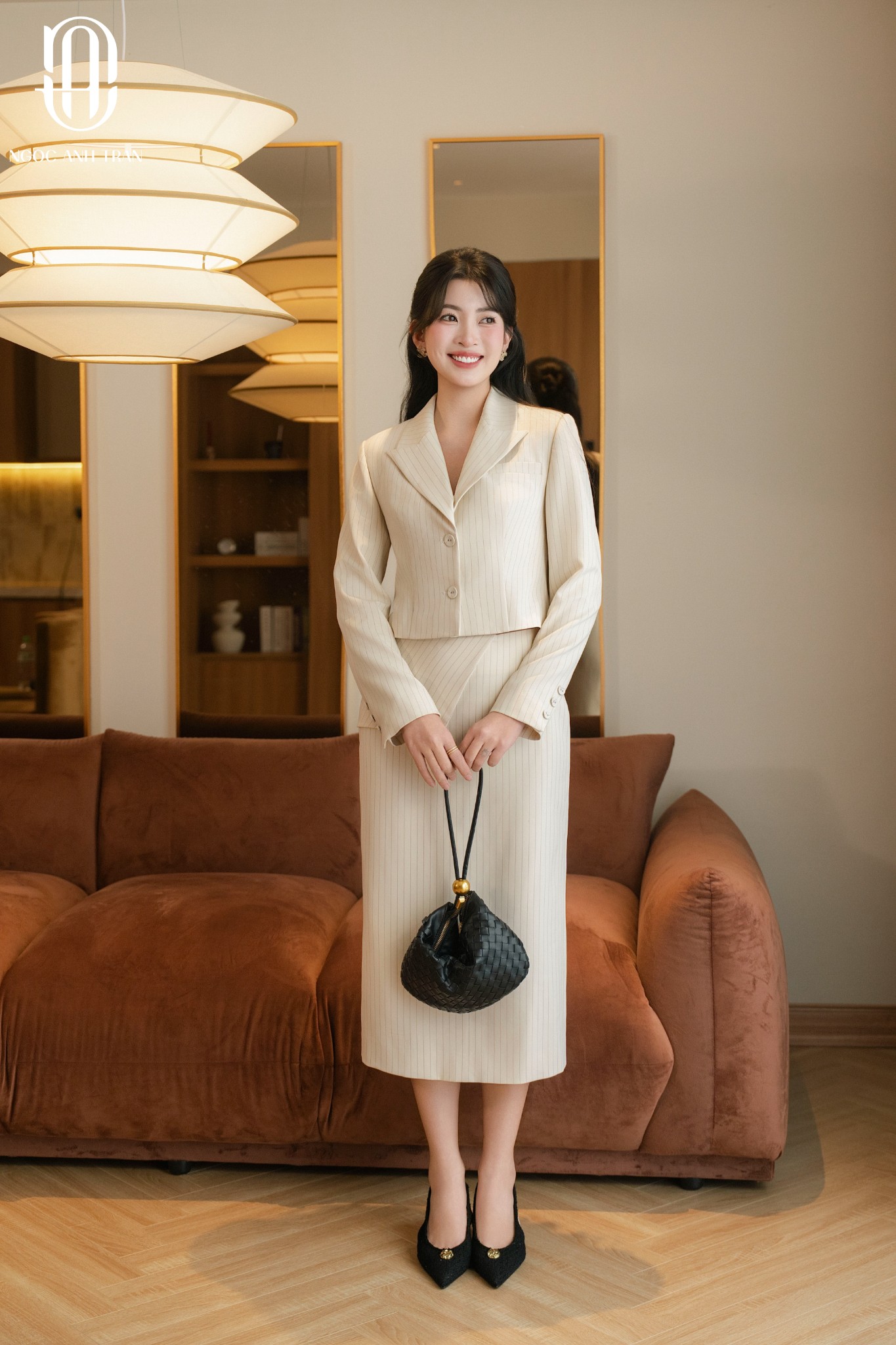 A238 - Set áo lửng kẻ trắng kem phối chân váy_thumbnail_2