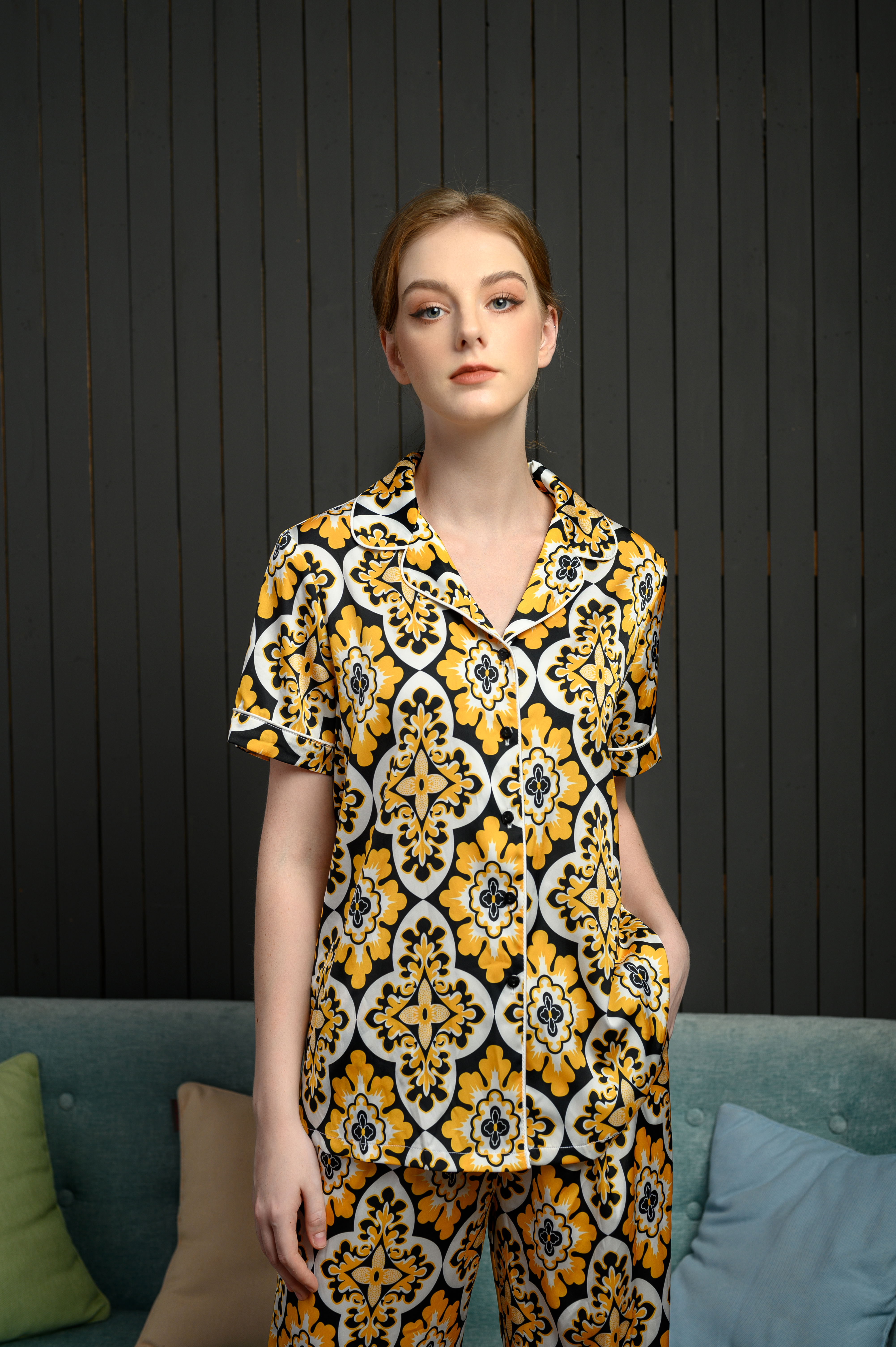 Bộ đồ Pijama nền vàng họa tiết cộc tay_thumbnail_2