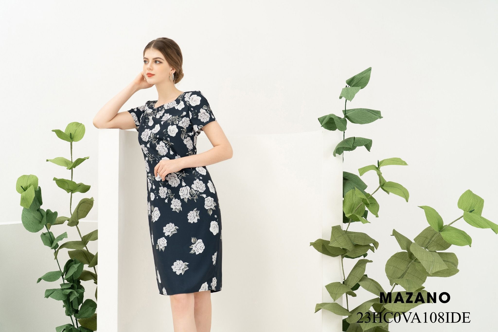 Đầm Suông hoạ tiết hoa hồng in bố cục, cổ tròn tay ngắn, dài đến bắp chân_thumbnail_2