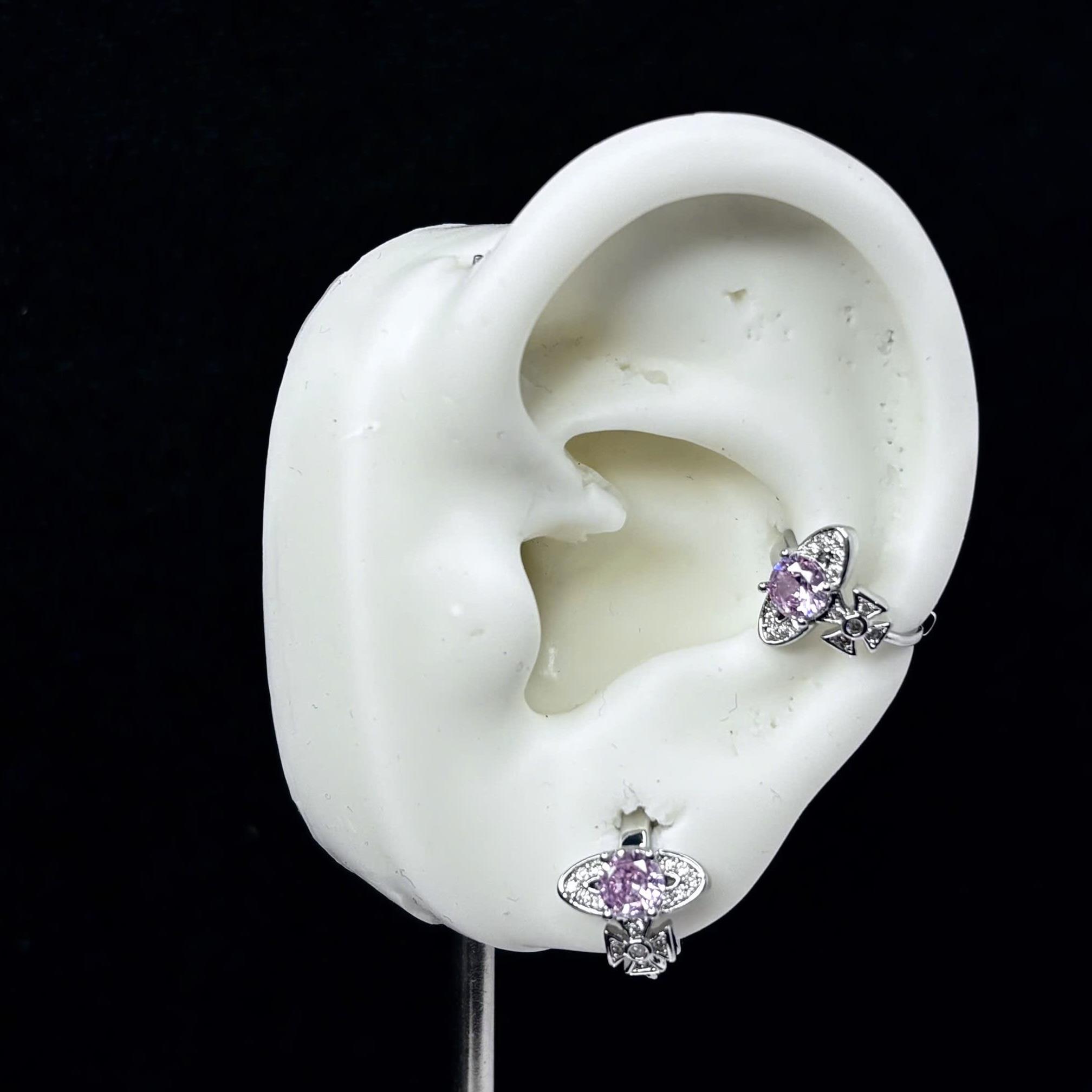 Khuyên vòng kiểu hành tinh hồng