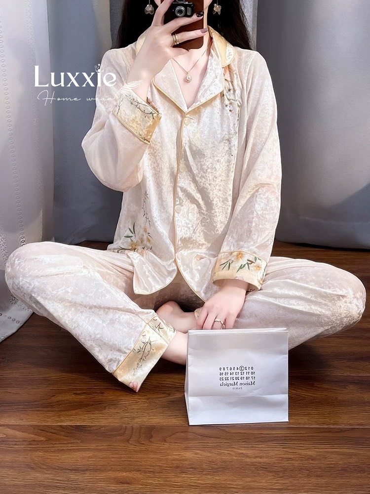 NHUNG19 Pijama vải nhung vàng họa tiết hoa mai trắng_thumbnail_3