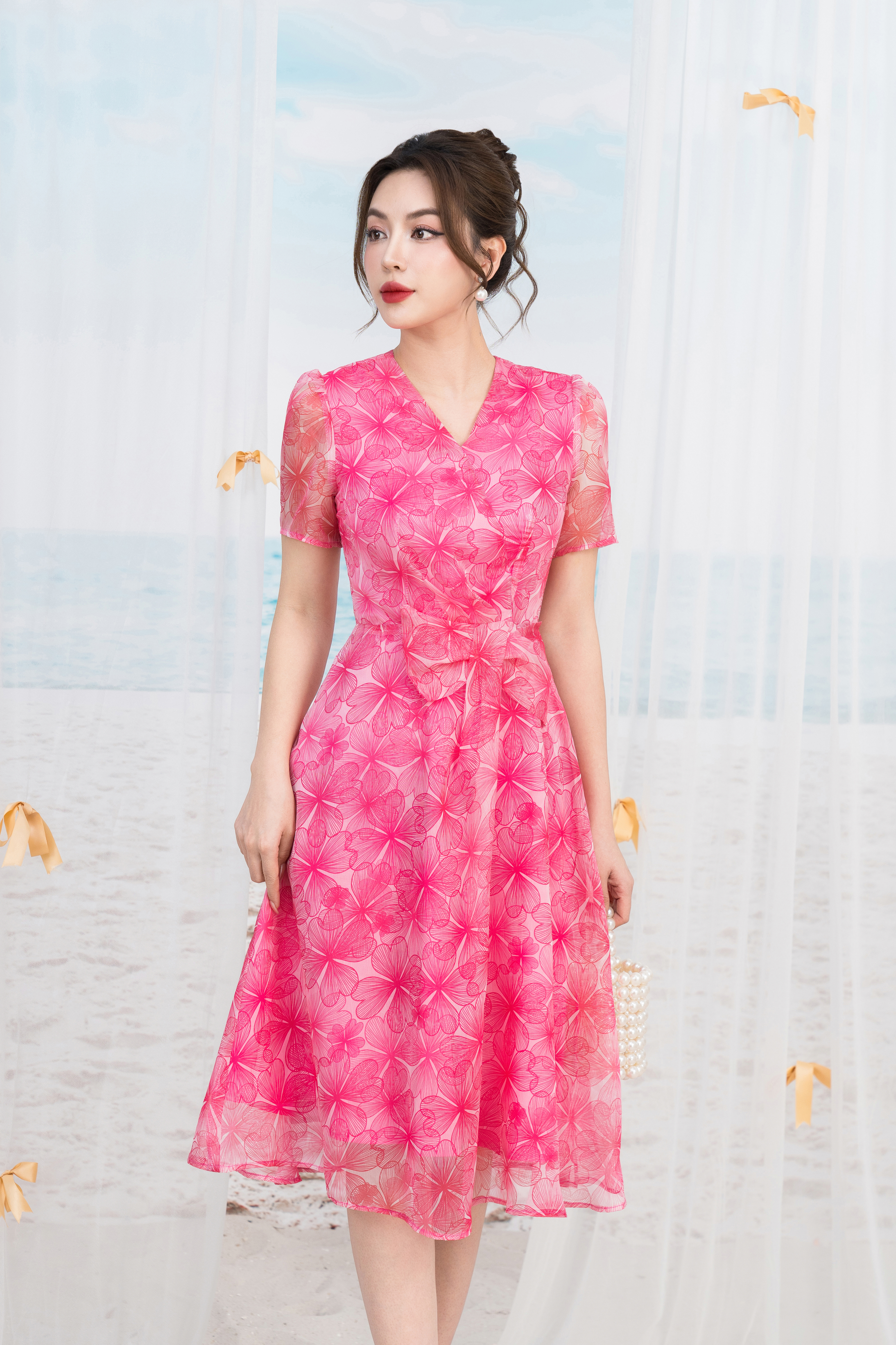 Đầm xoè hoa hồng cổ V phối nơ hông_thumbnail_0