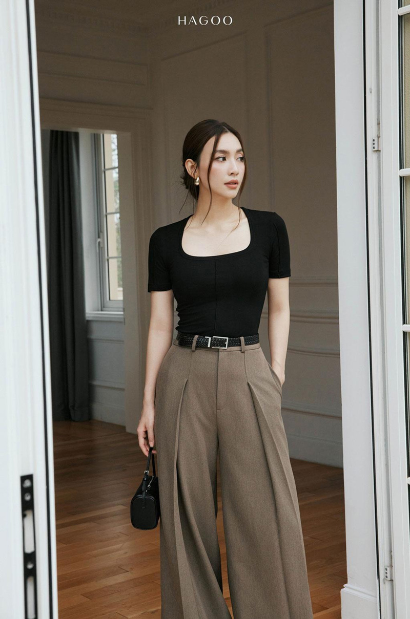 HAGOO เสื้อยืดคอยูแขนสั้นผู้หญิง