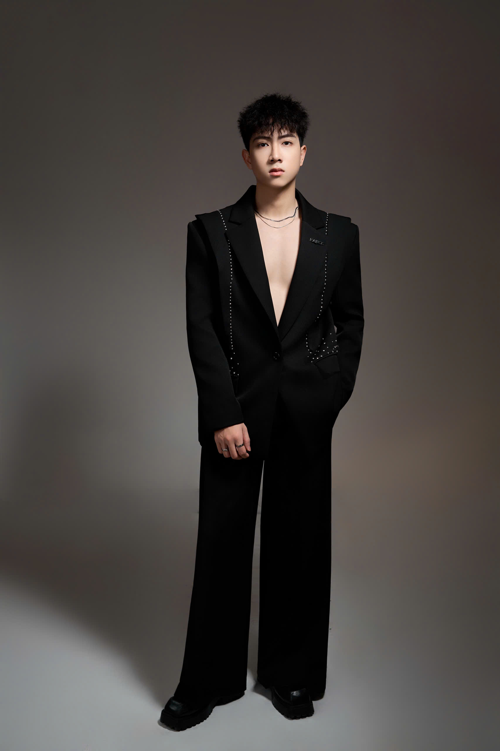 BỘ VEST ĐEN ÁNH SAO ĐÊM