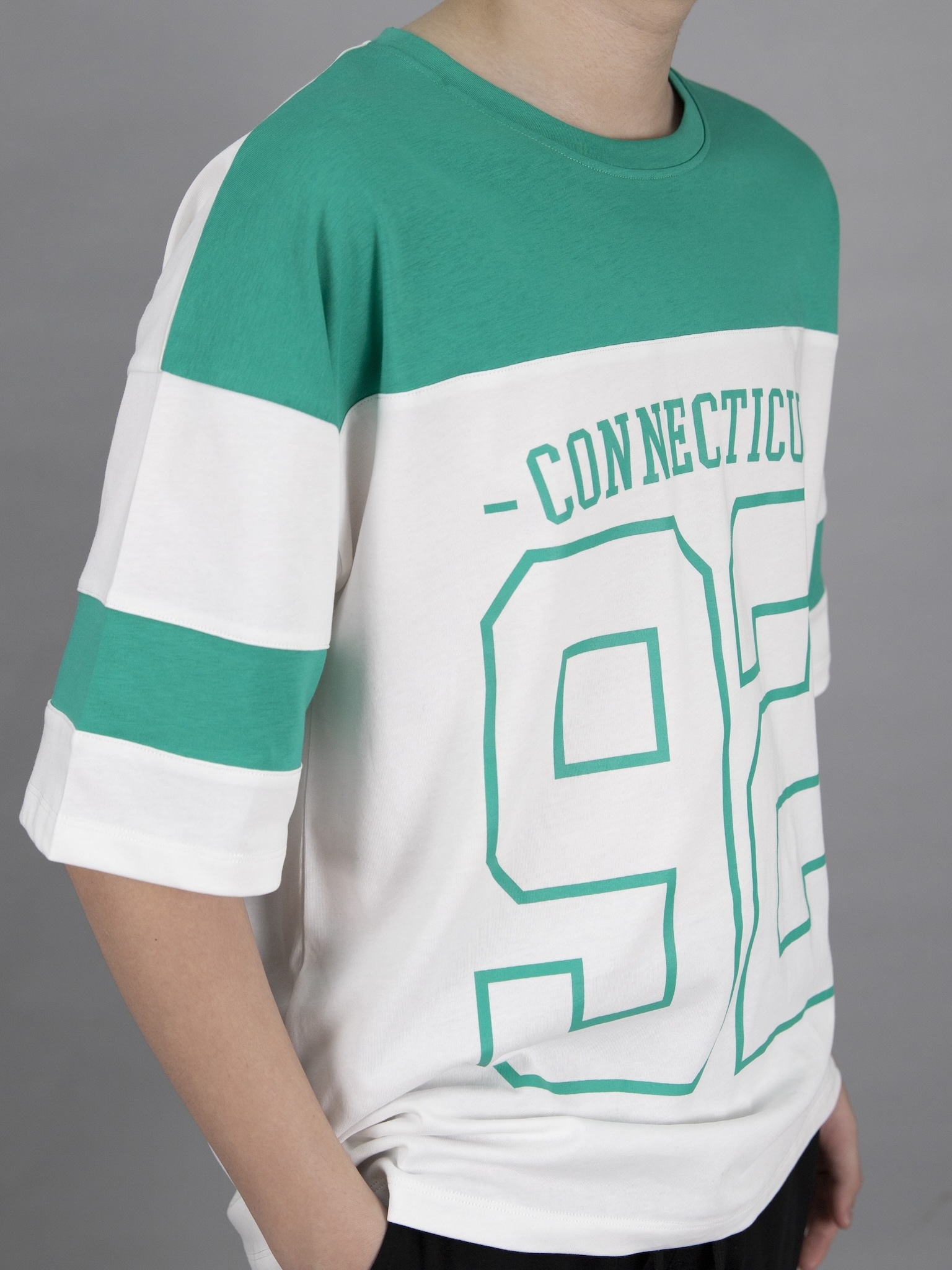 Áo phông dáng rộng trắng phối xanh lá số 92_thumbnail_3