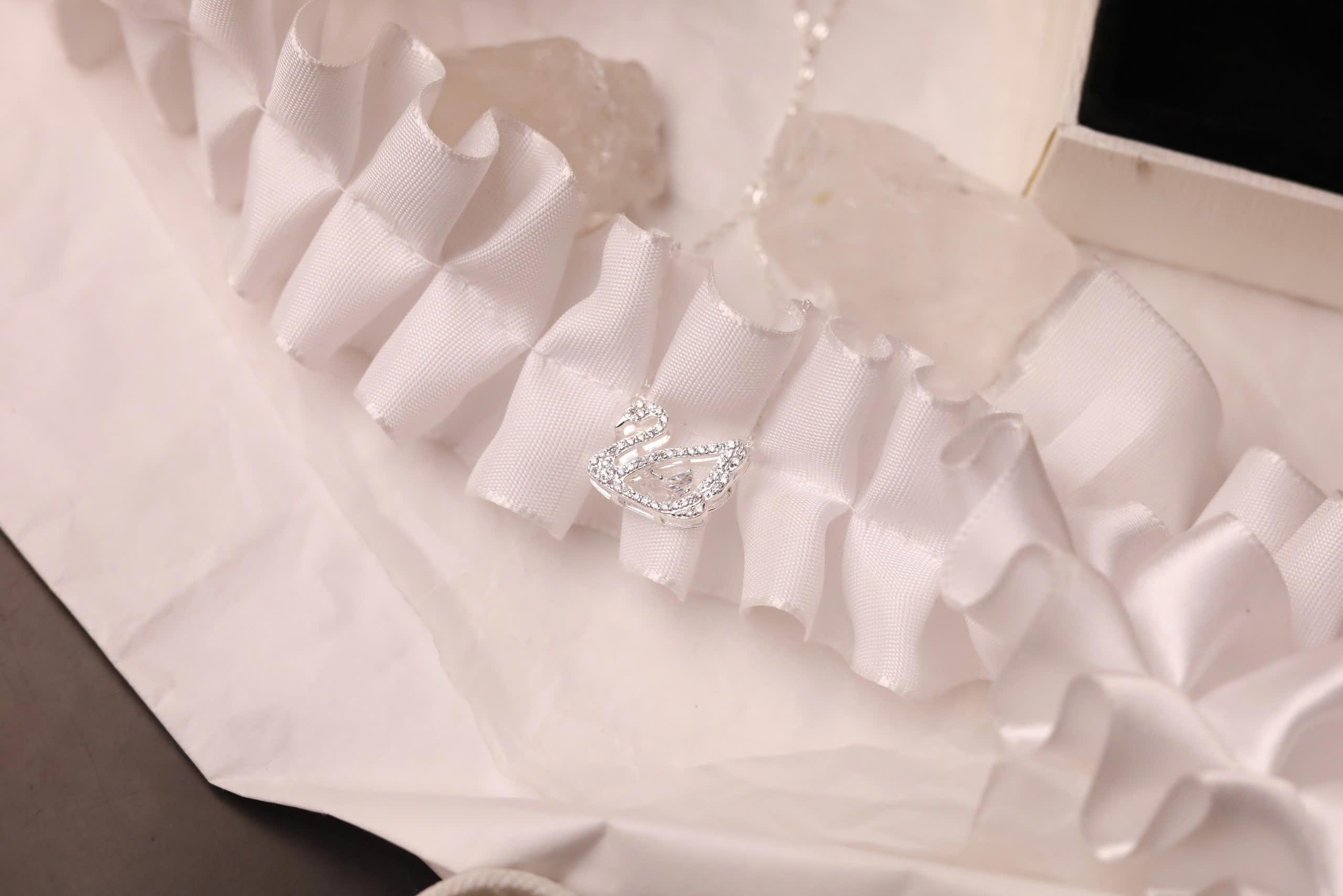 Vòng cổ bạc thiên nga đính đá trắng xi bạch kim_thumbnail_4