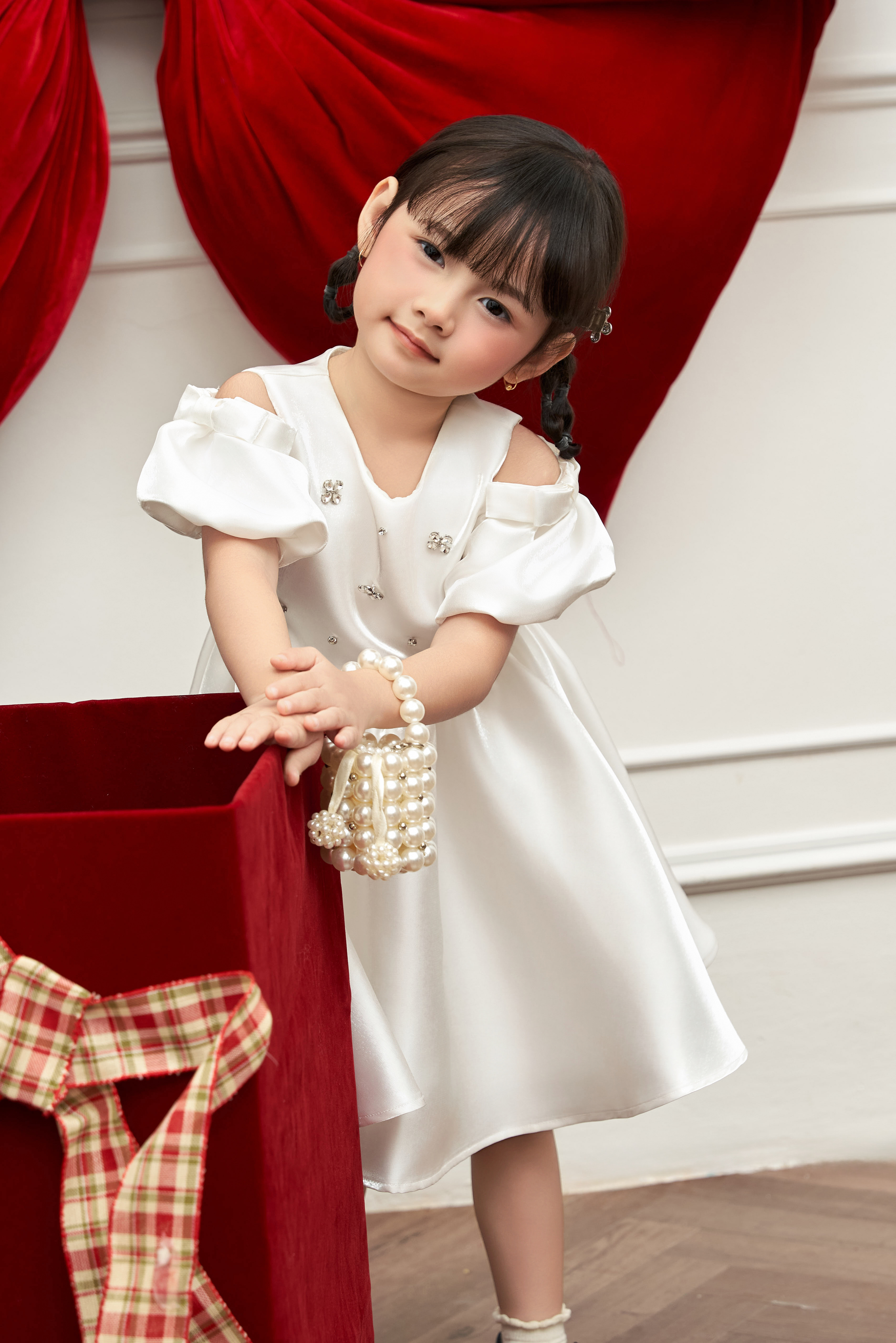 Váy cutout vai đính đá hoa thân_thumbnail_2