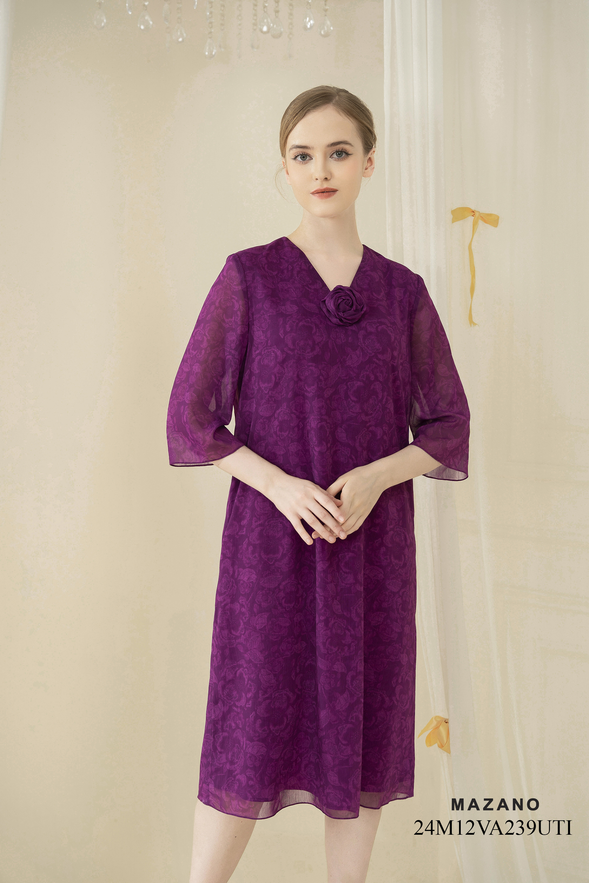 Váy Đầm Suông Vải voan xước Hoạ tiết hoa hồng cách điệu Cổ V Đính hoa thủ công Tay lỡ Dài qua gối