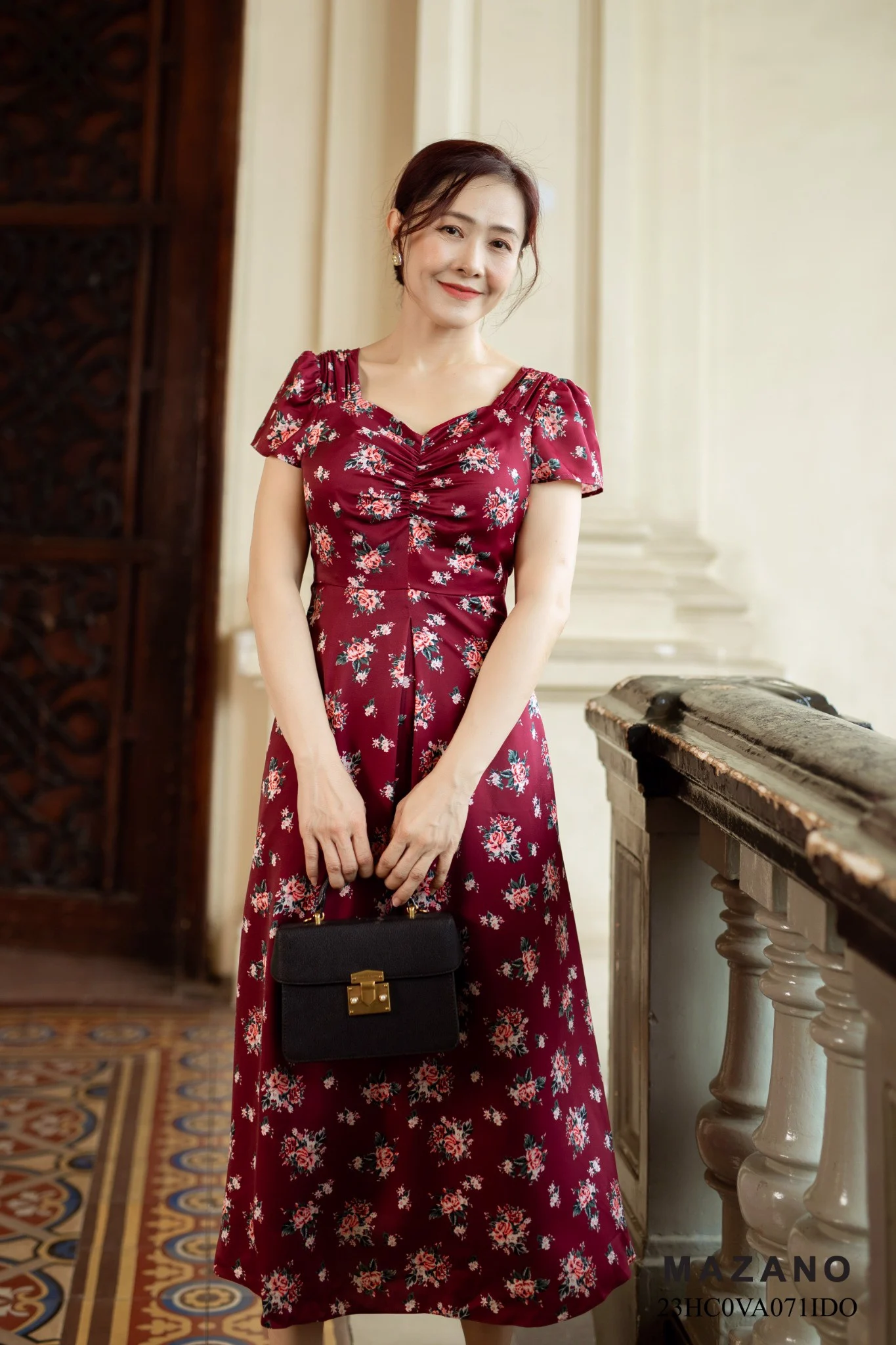 Váy Đầm ôm Chân rủ Vải lụa dày Hoạ tiết hoa in Cổ cách điệu Tay ngắn Dài ngang bắp chân_thumbnail_5