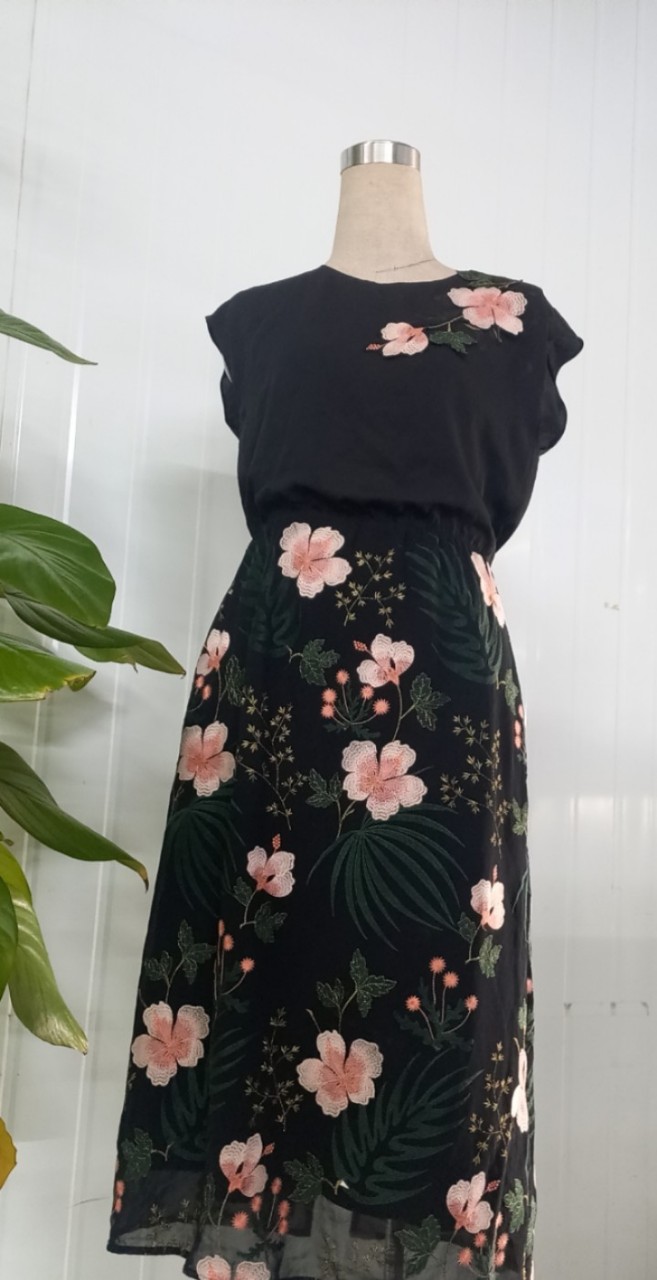 Đầm nhún eo họa tiết in hoa cổ tròn