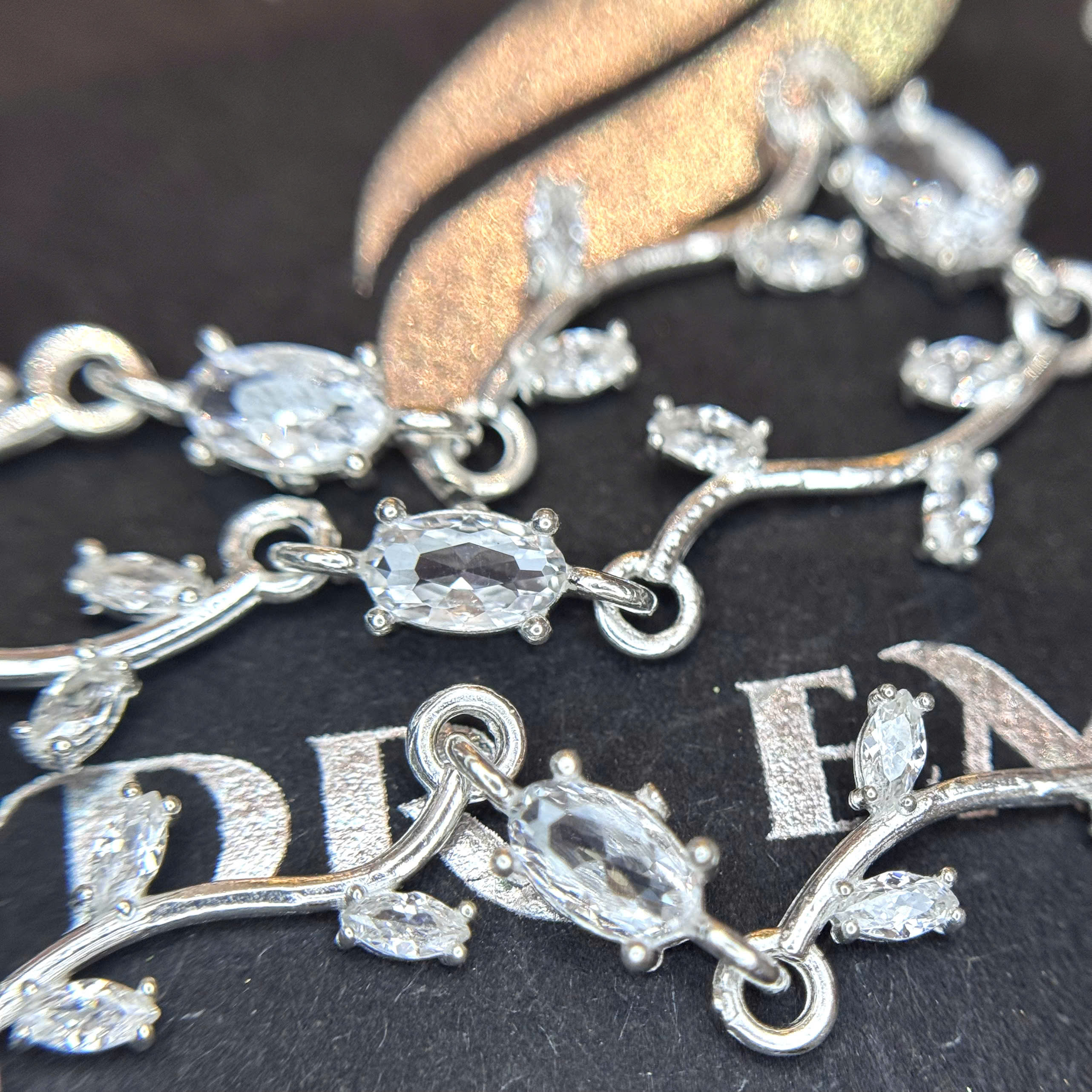 Vòng tay bạc xi kim hoa tulip kim cương đá trắng_thumbnail_1