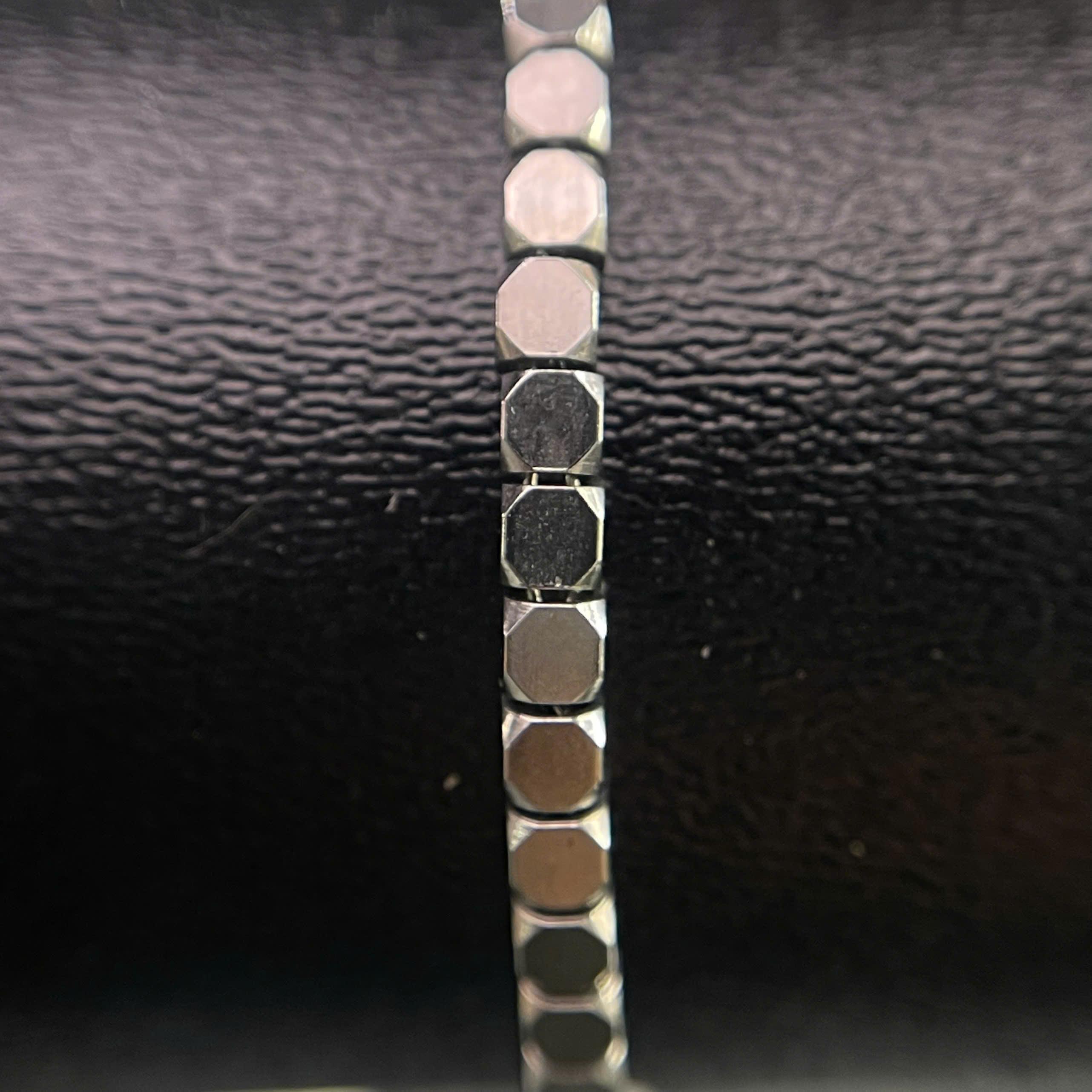 vòng tay titan bạc khối vuông nhỏ._thumbnail_3