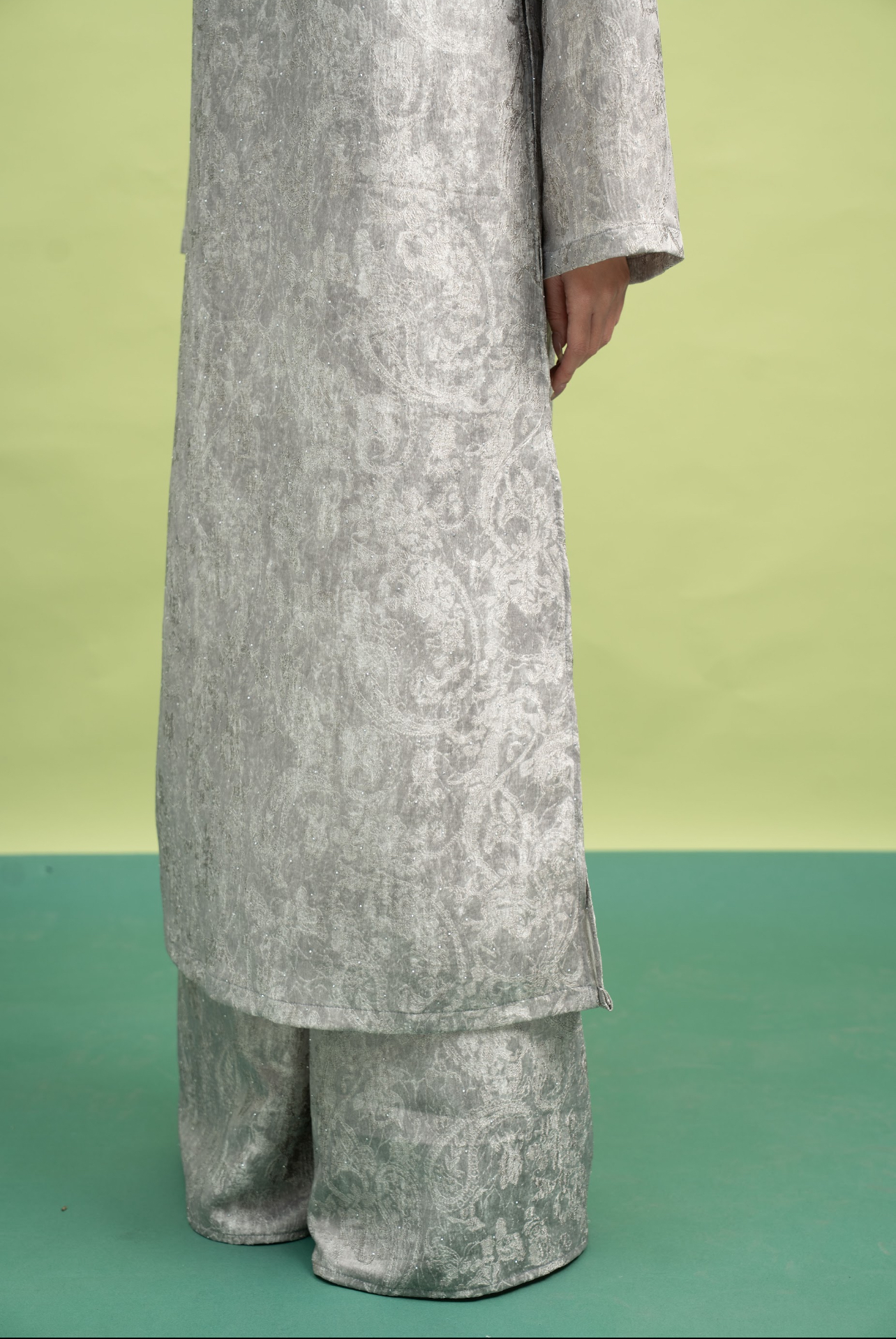 Quần Tết tafta gấm ghi đính đá