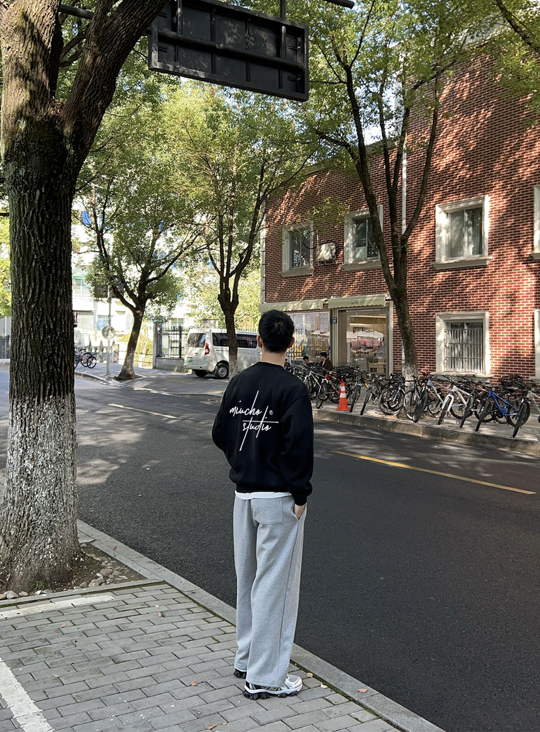 Áo sweater nam form boxy 1903 Miucho cổ tròn vải nỉ bông 350 GSM dày dặn in mix_thumbnail_5