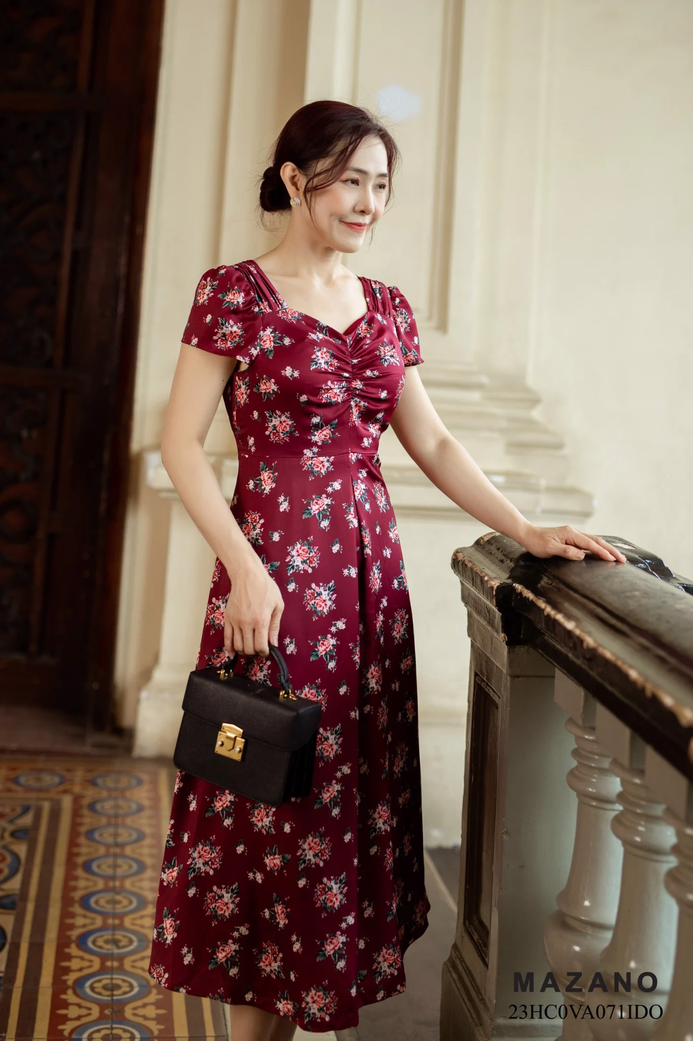 Váy Đầm ôm Chân rủ Vải lụa dày Hoạ tiết hoa in Cổ cách điệu Tay ngắn Dài ngang bắp chân_thumbnail_4