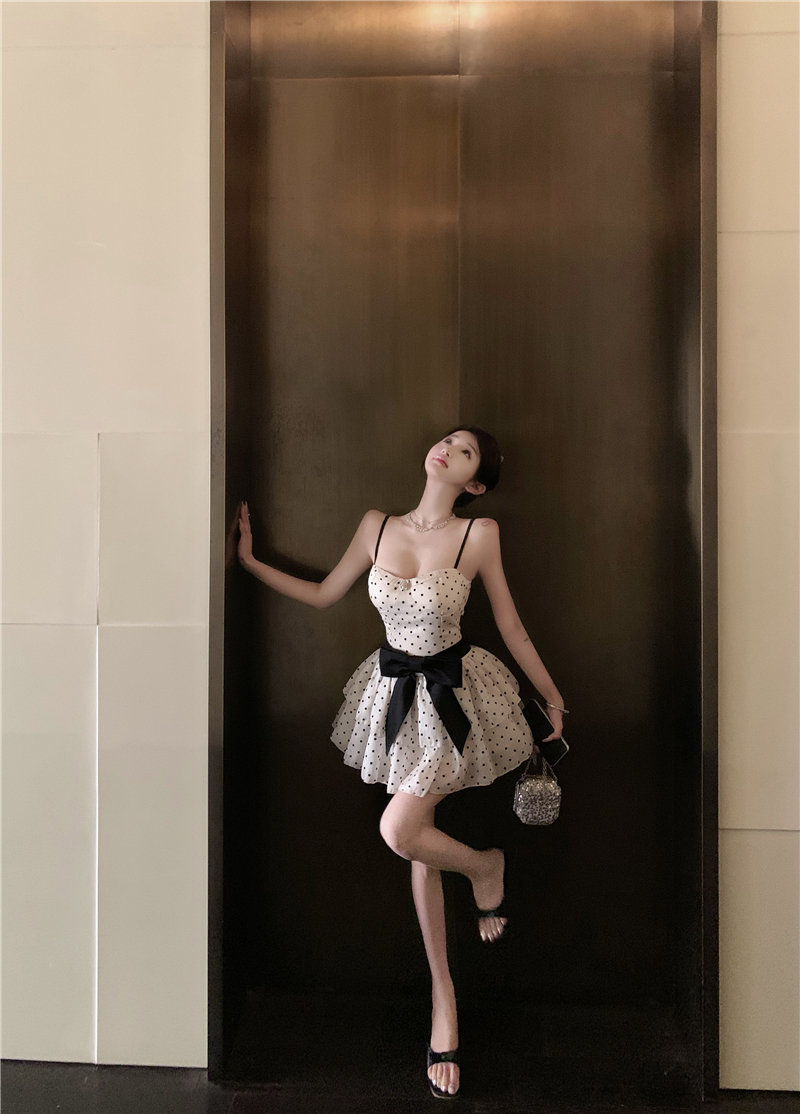 Váy Chấm Bi Nơ Đen Tiểu Thư