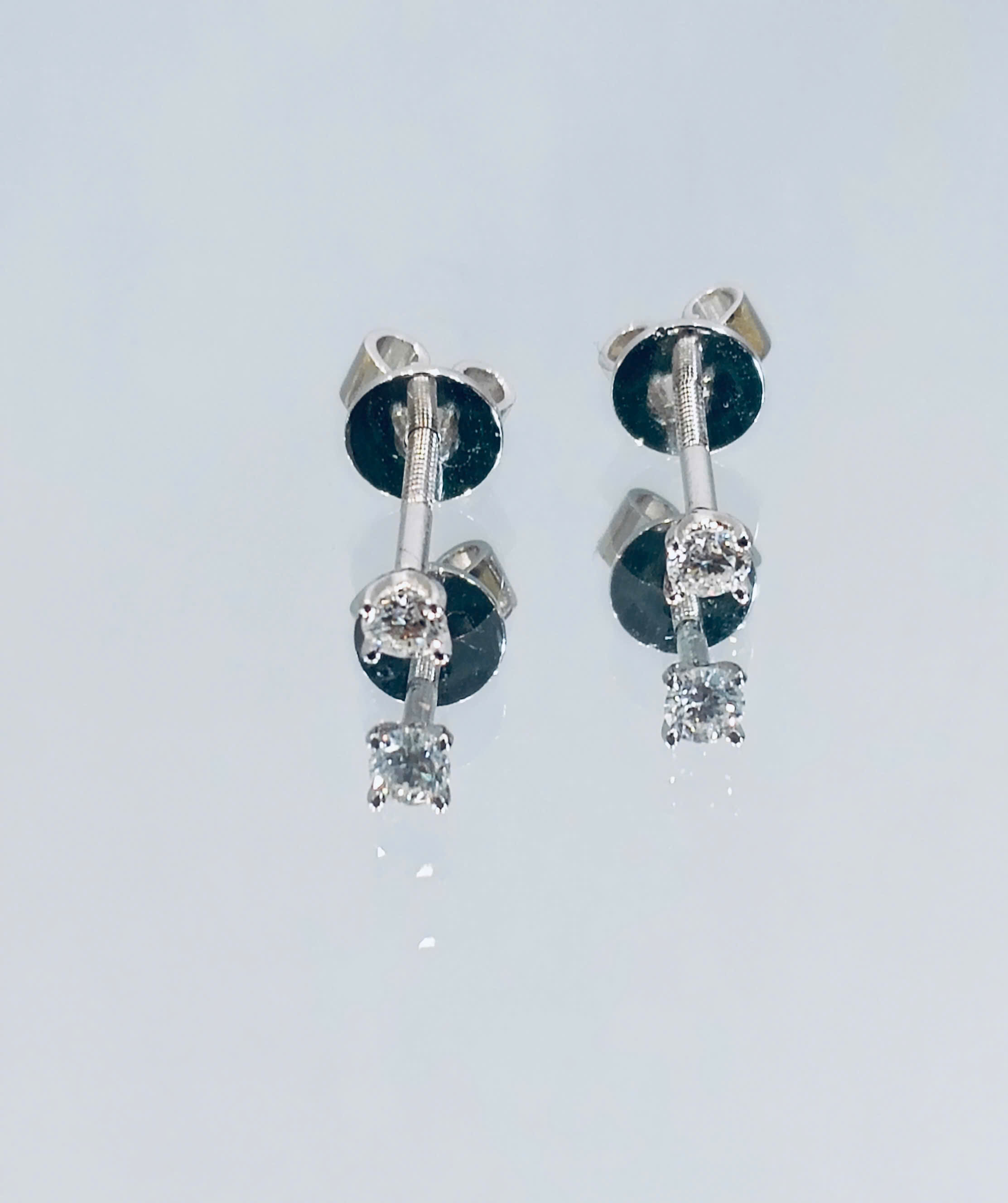 Hoa Tai Kim Cương 10K Chốt Vặn – Chủ 2.5 Ly