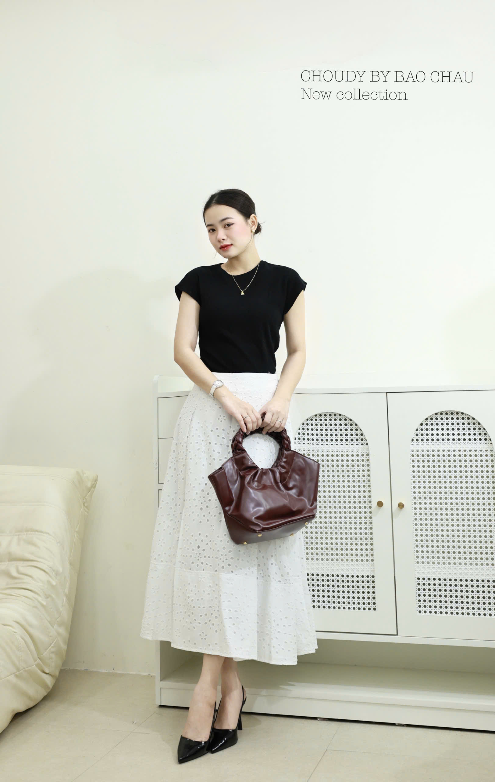 SALE U541 CHÂN VÁY TRẮNG ĐỤC LỖ