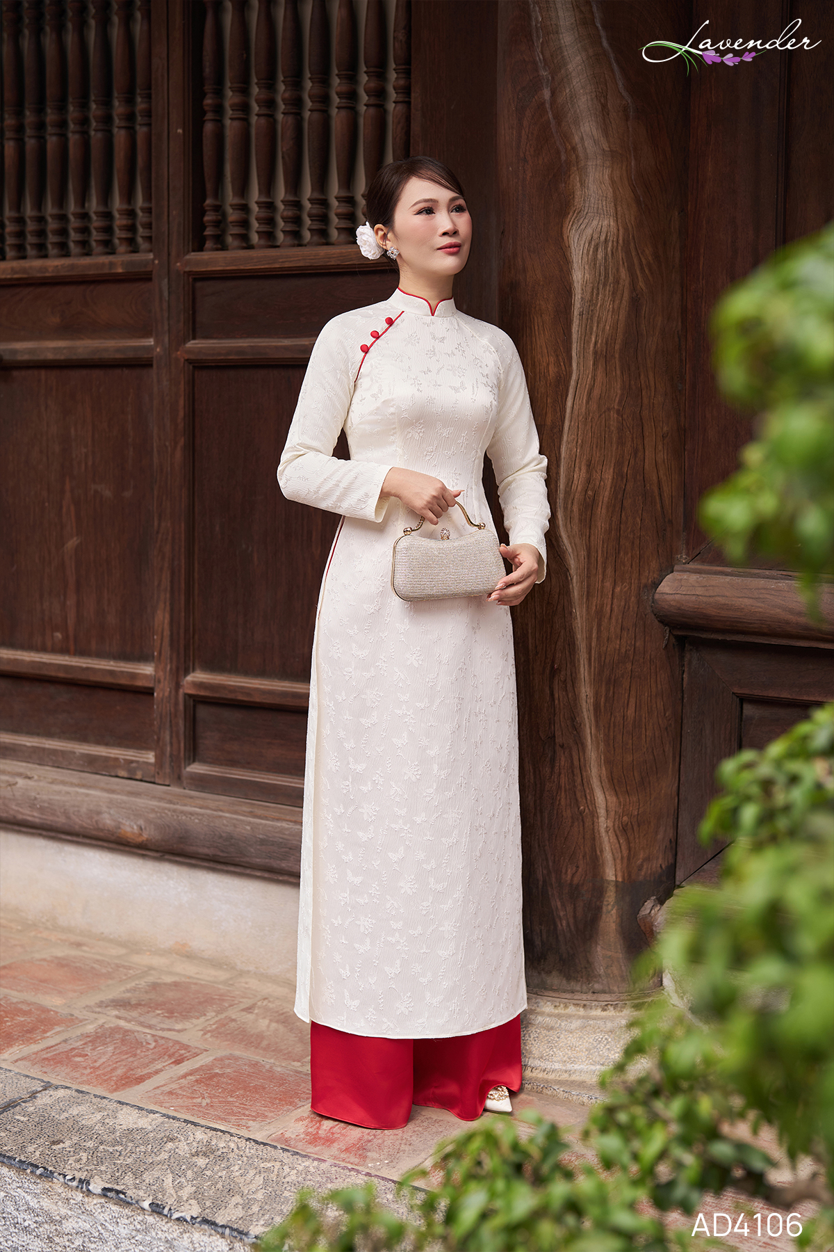 Áo dài trắng thêu họa tiết nổi AD4106_thumbnail_1