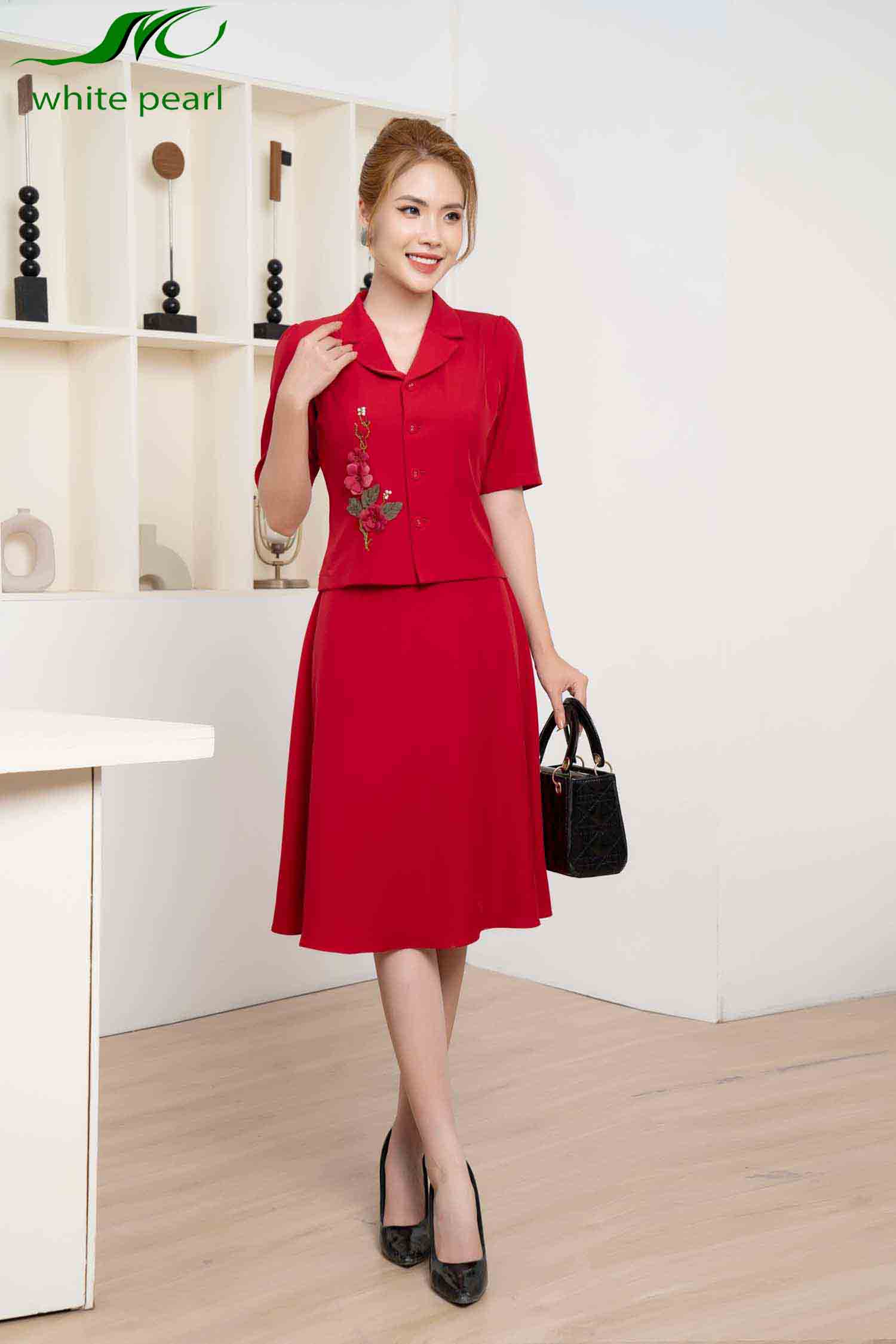 Bộ áo ký giả vạt thẳng theu hoa Ak2352 kèm chân váy xòe CVTT2312 thời trang nữ công sở cao cấp White Pearl