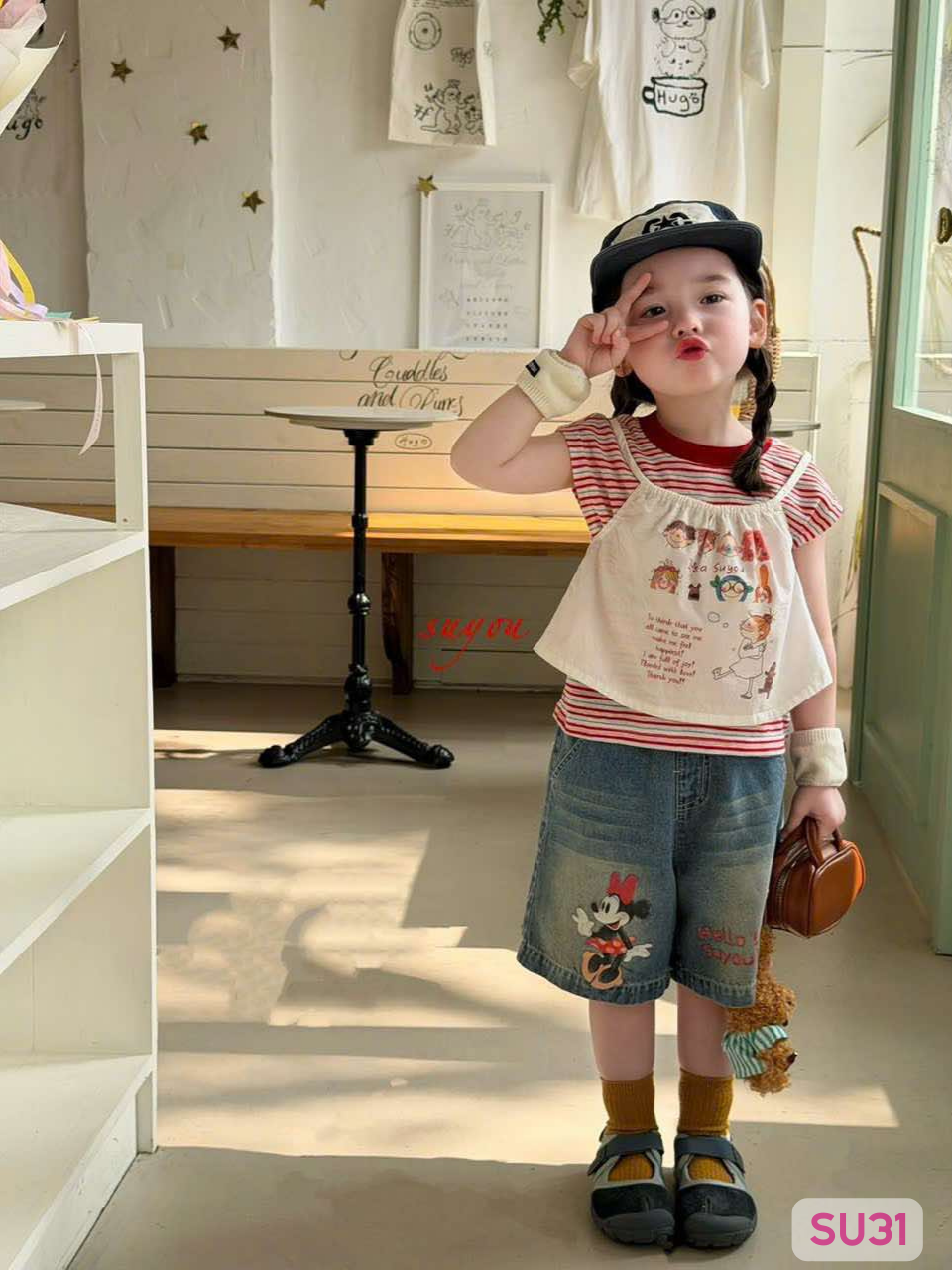 SU31 - Áo thun kẻ sọc phối áo yếm in hình màu đỏ kem hãng Suyou