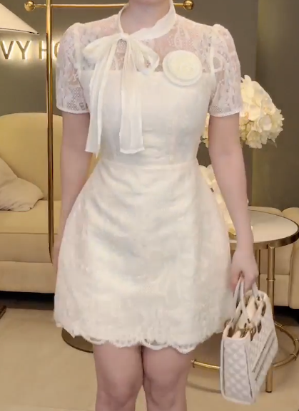 Đầm Chữ A Cổ Nơ Tag Hoa