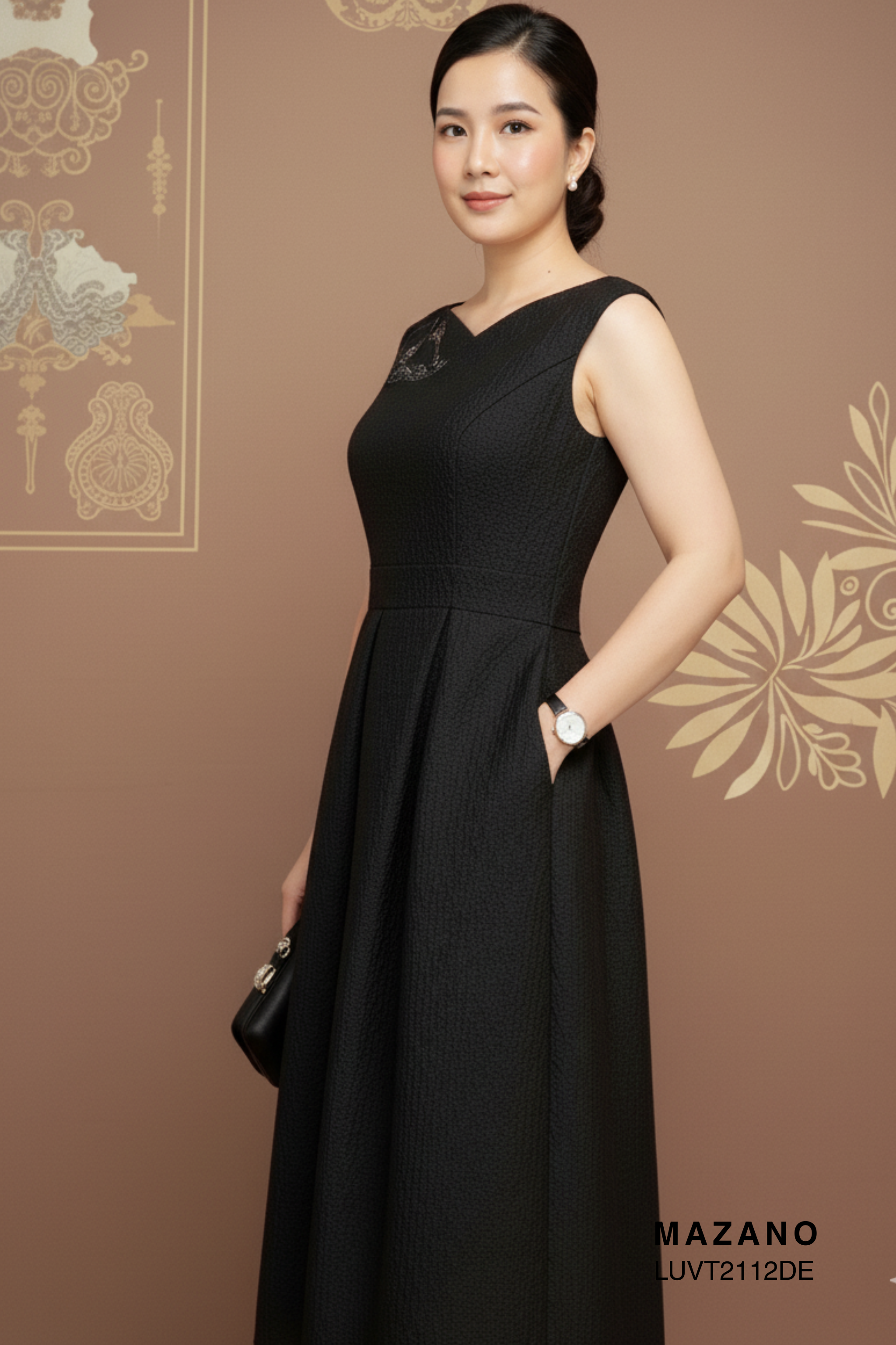 Đầm đen xòe đính đá cổ cách điệu_thumbnail_3