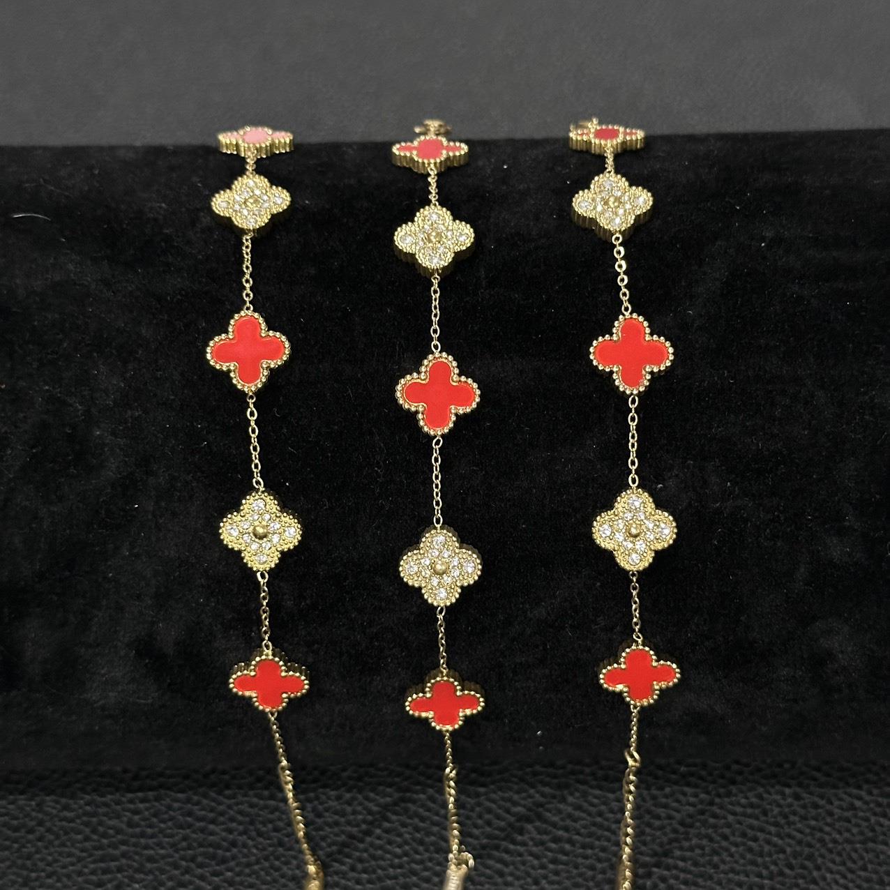 Vòng tay van cleef đá đỏ xen kẽ đá kim cương màu vàng